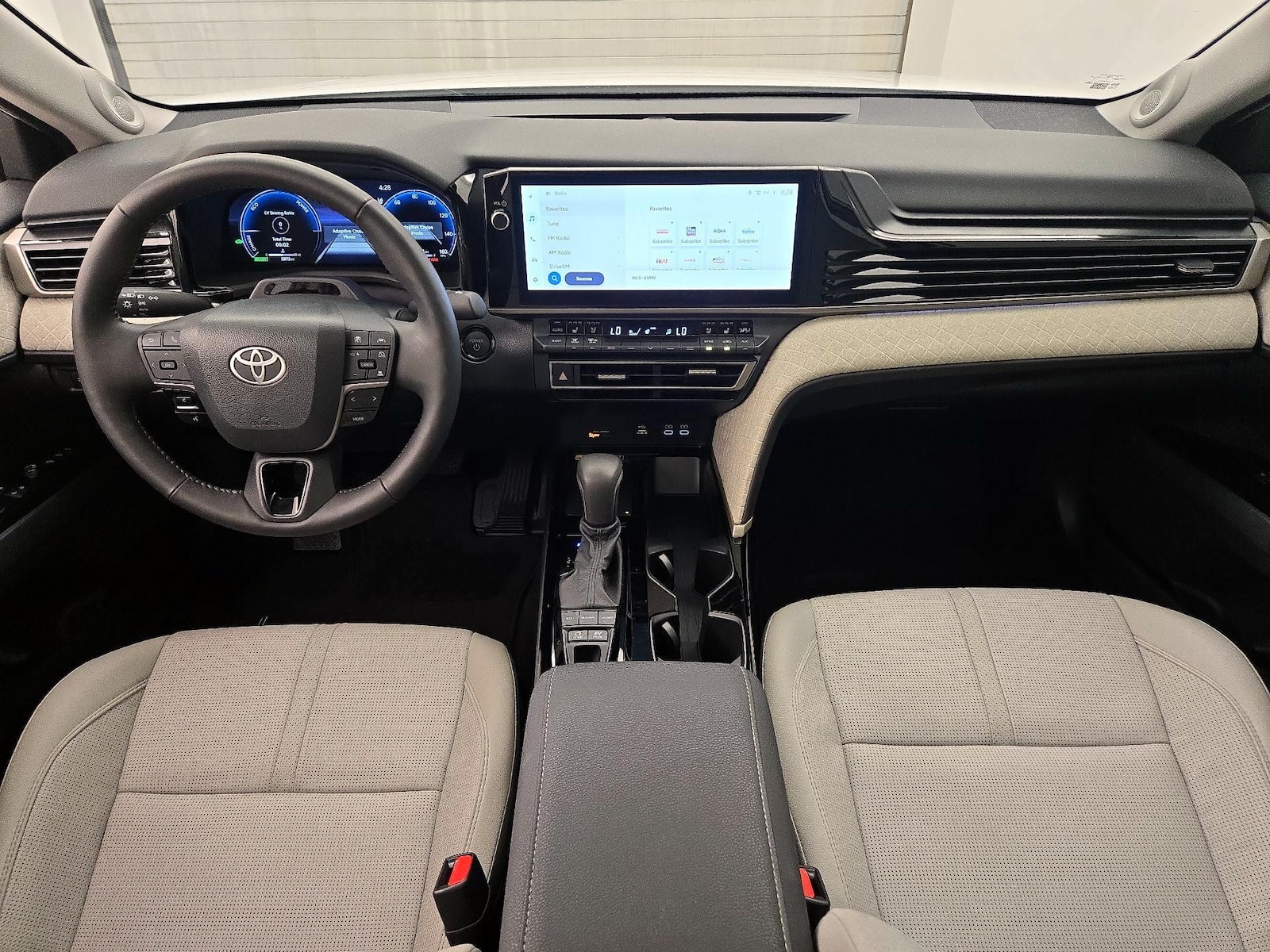 2025 Toyota Camry XLE - Photo 10