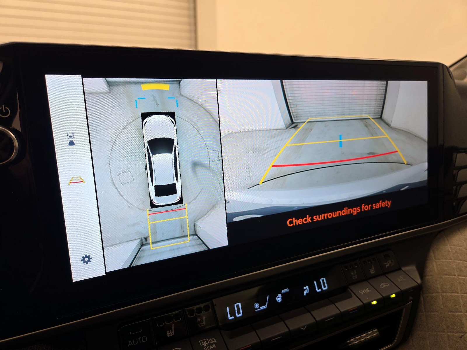 2025 Toyota Camry XLE - Photo 15
