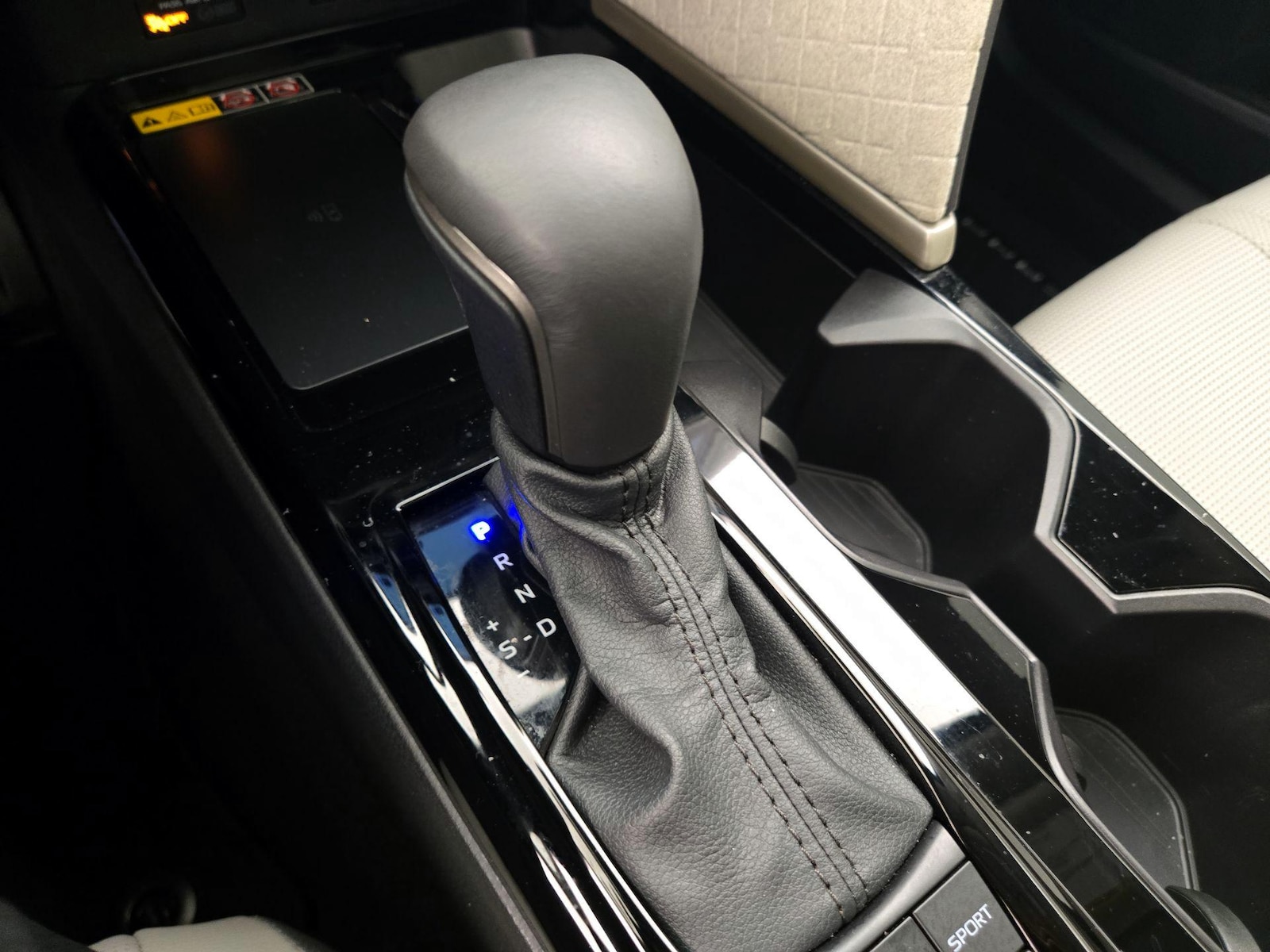 2025 Toyota Camry XLE - Photo 18