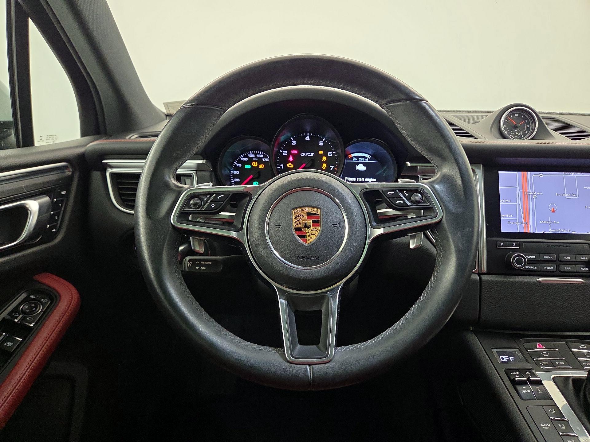 Thumbnail: 2018 Porsche Macan - 10