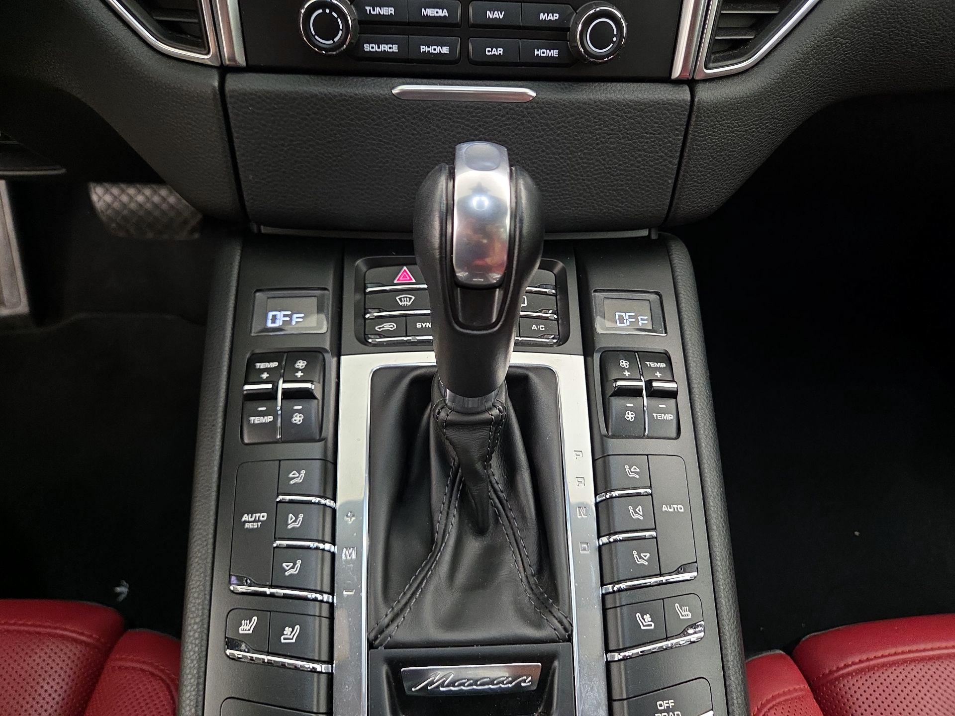 Thumbnail: 2018 Porsche Macan - 17