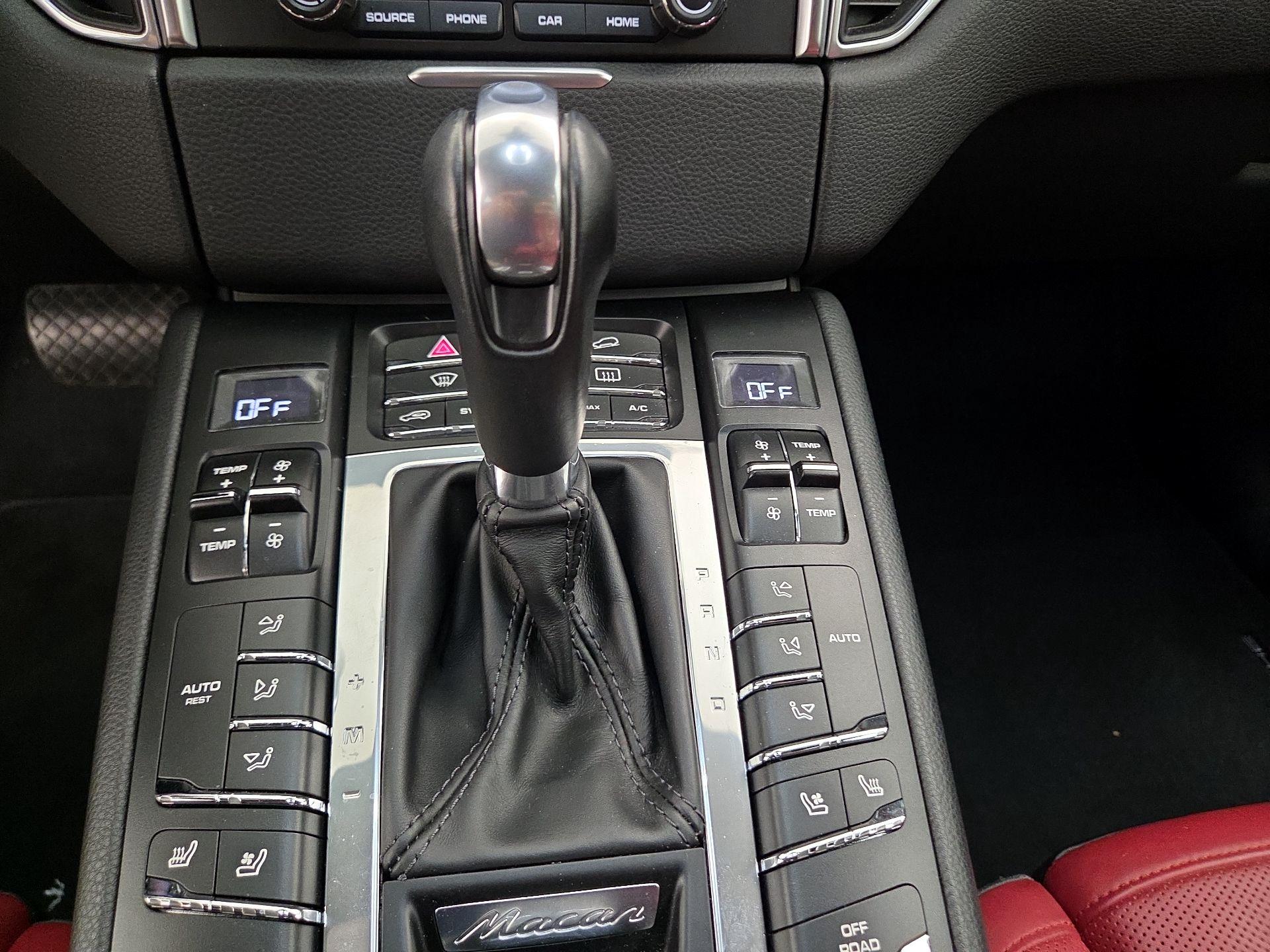 Thumbnail: 2018 Porsche Macan - 18