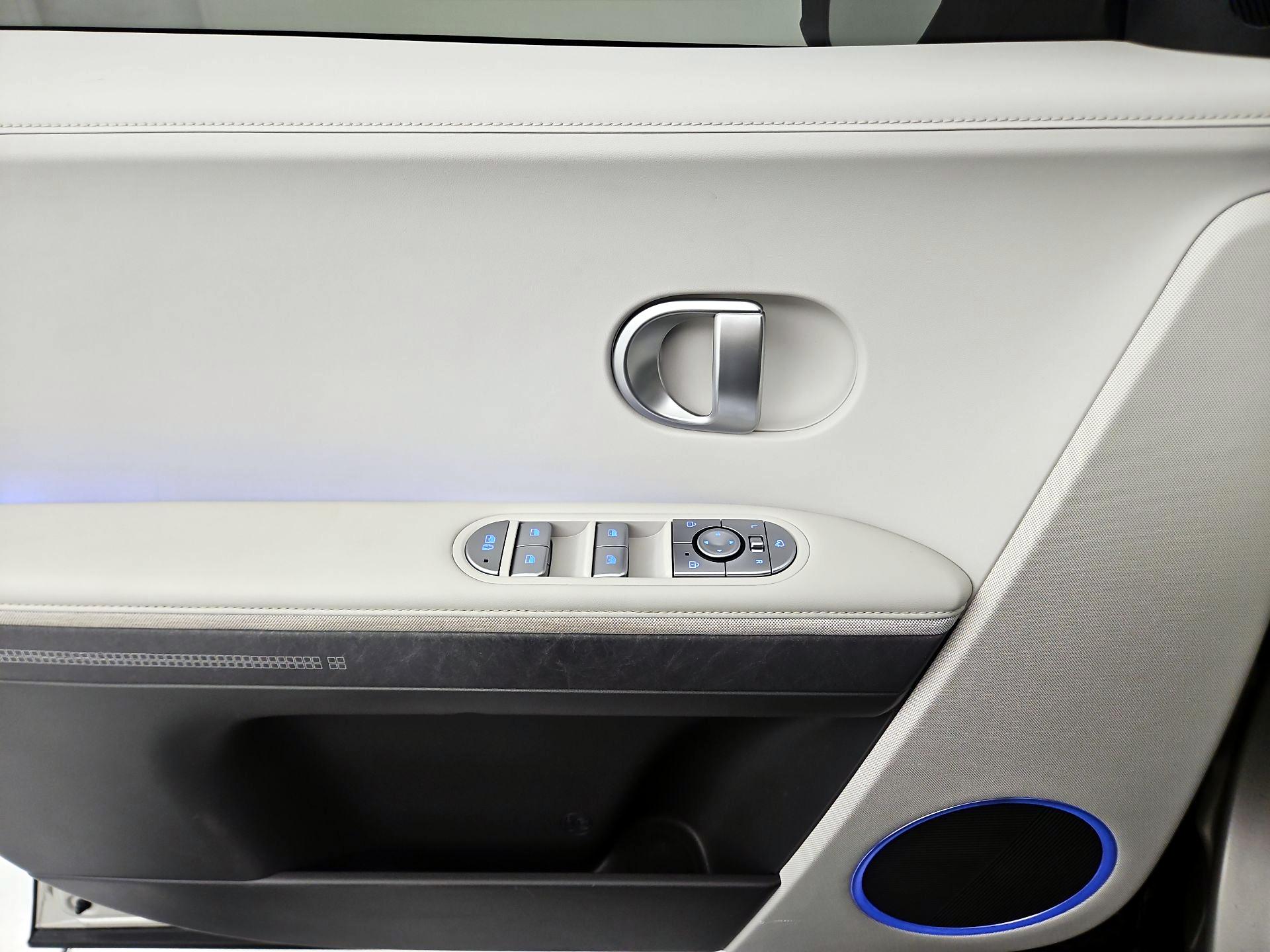 Thumbnail: 2023 Hyundai Ioniq 5 - 10