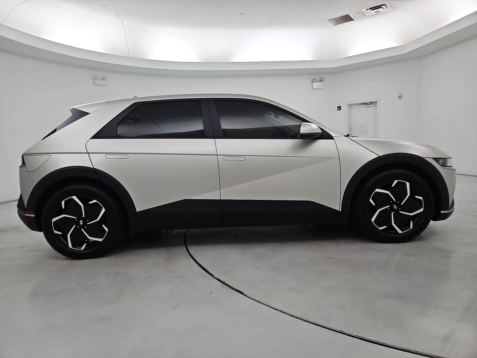 Thumbnail: 2023 Hyundai Ioniq 5 - 4