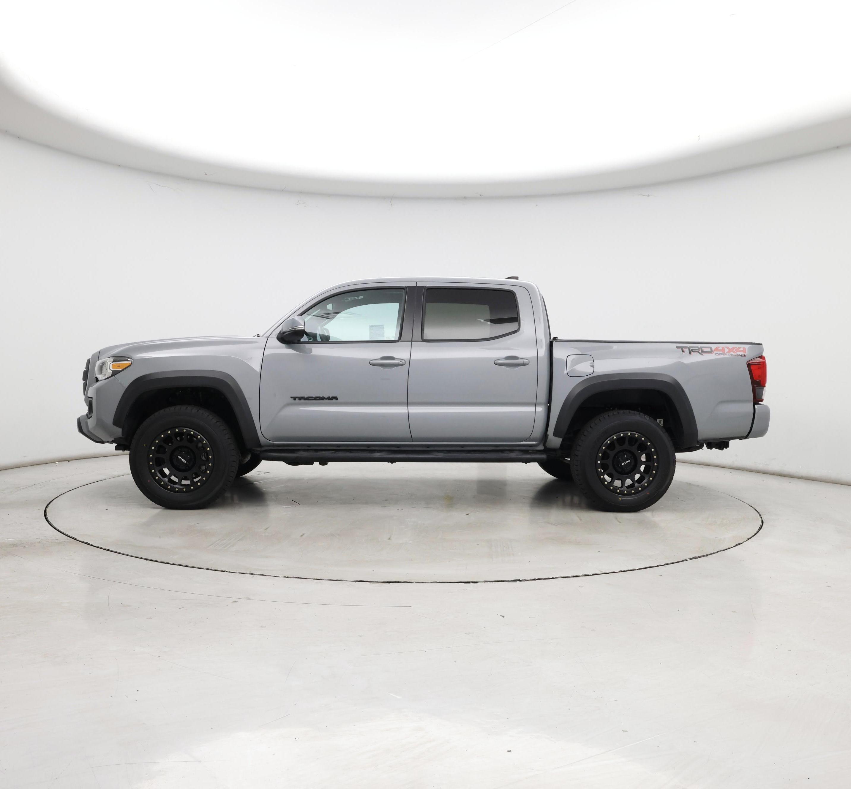 Thumbnail: 2019 Toyota Tacoma - 3