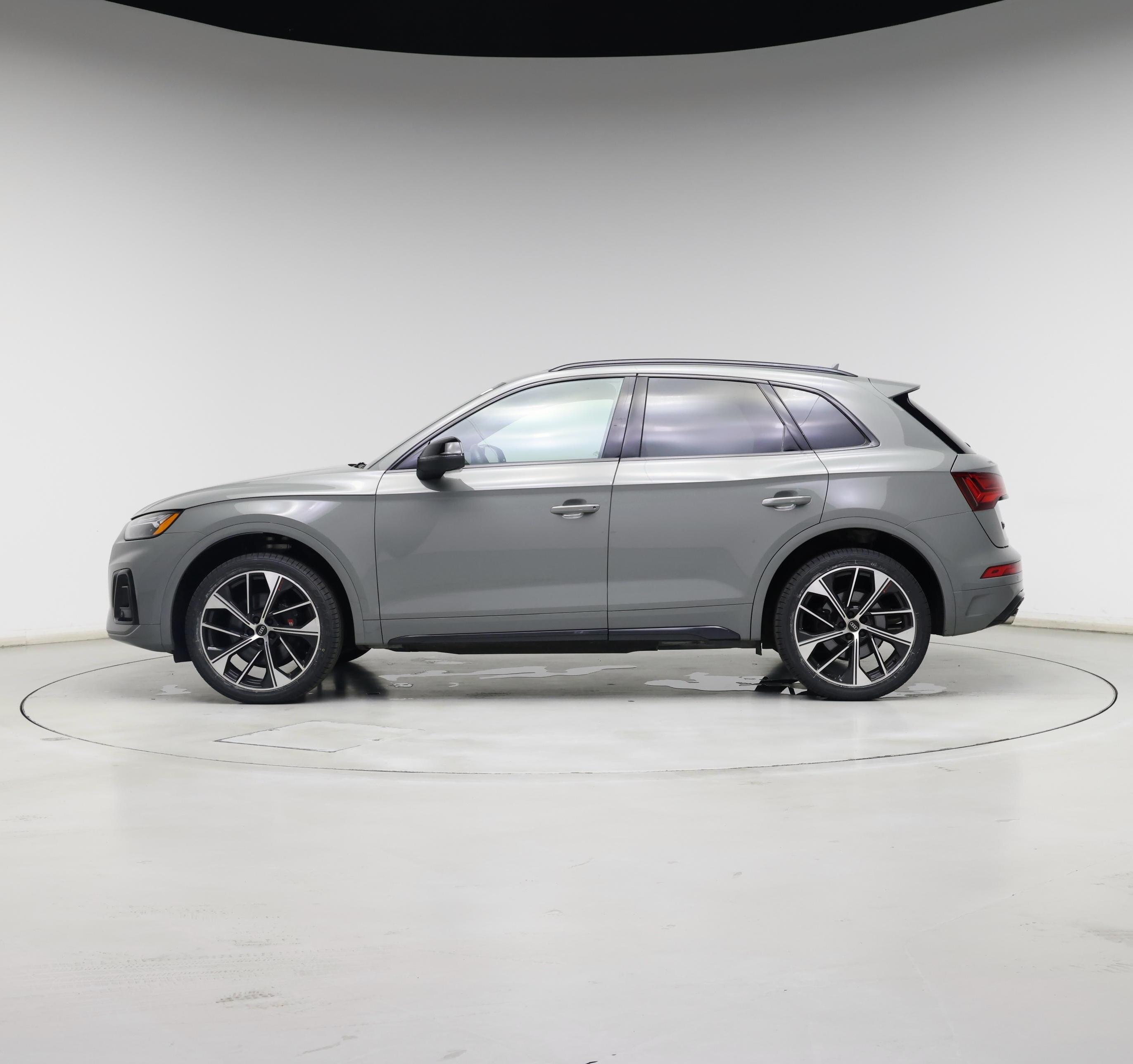 Thumbnail: 2021 Audi SQ5 - 3