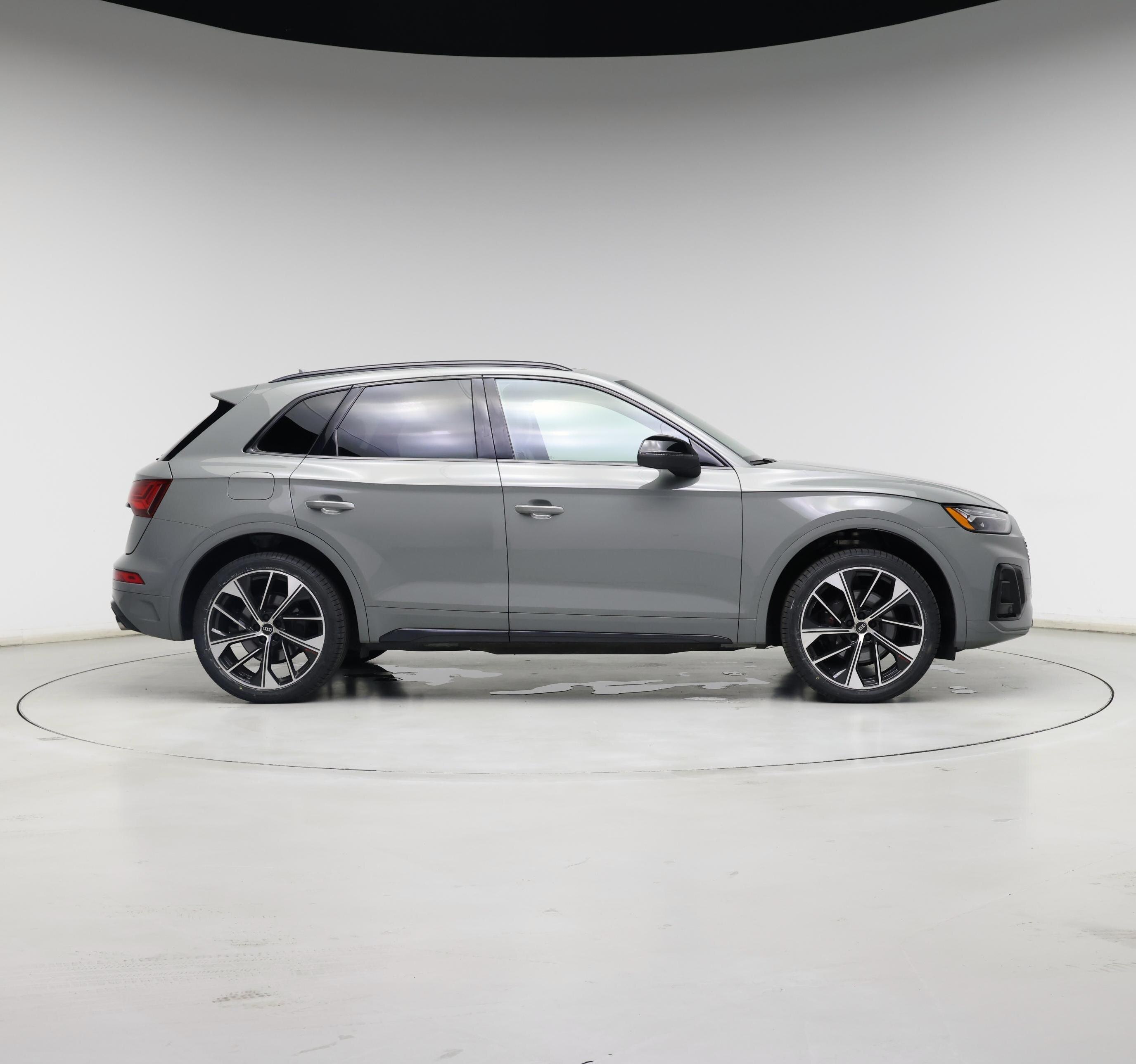 Thumbnail: 2021 Audi SQ5 - 7