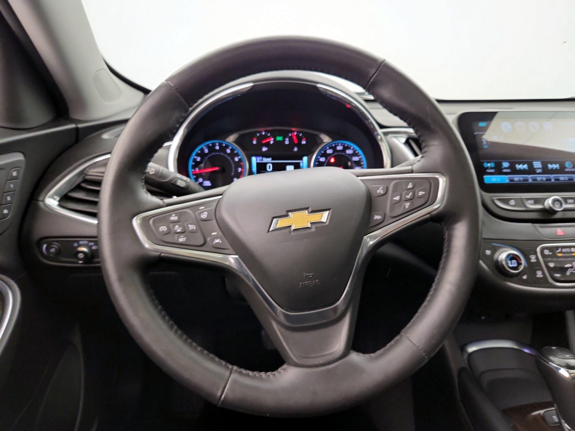Thumbnail: 2017 Chevrolet Malibu - 10