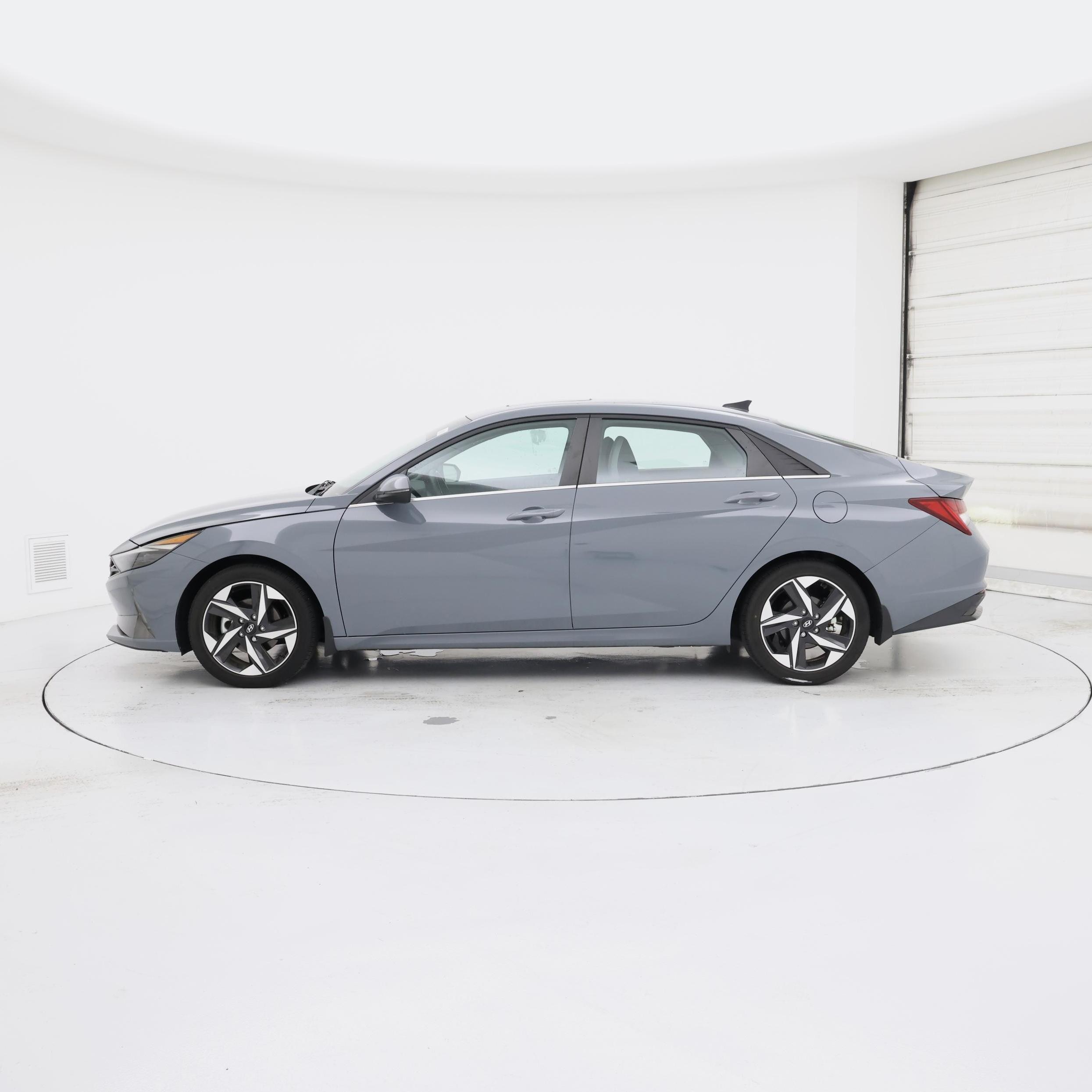 Thumbnail: 2023 Hyundai Elantra - 3
