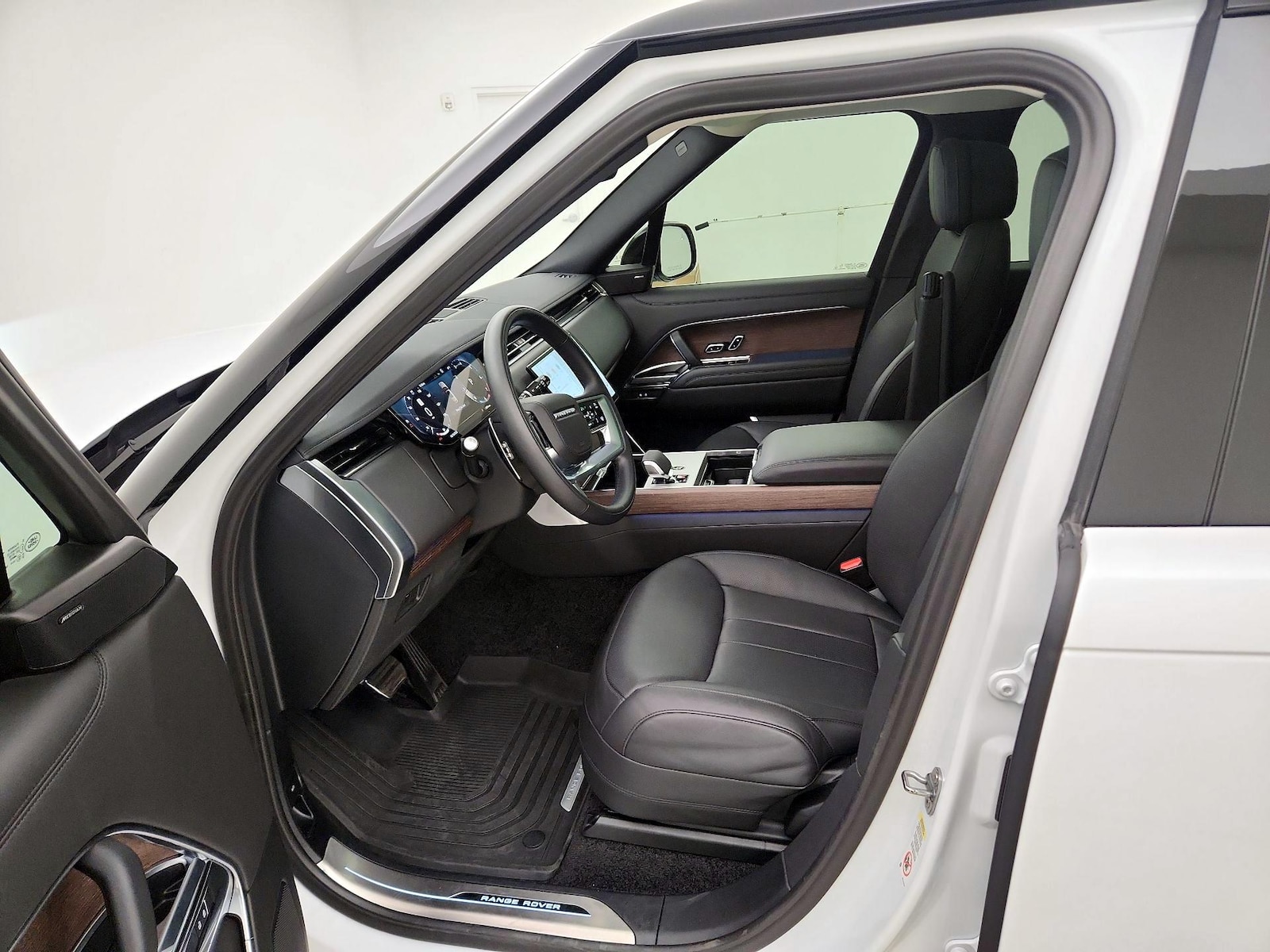 2025 Land Rover Range Rover SE - Photo 12