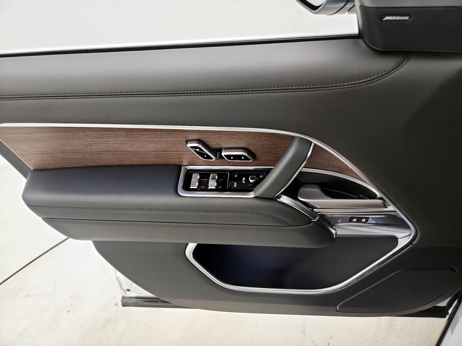Thumbnail: 2025 Land Rover Range Rover - 12