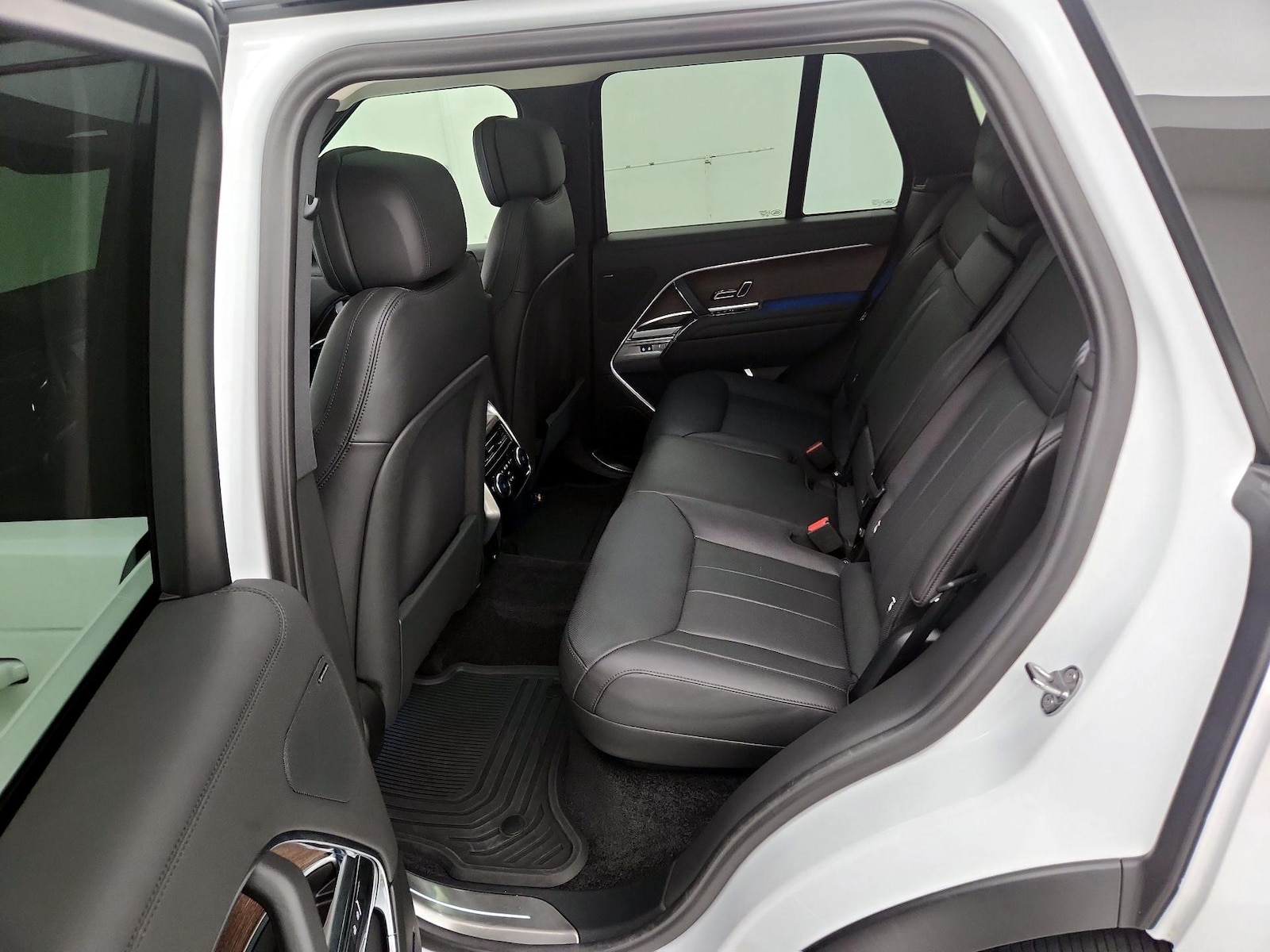 2025 Land Rover Range Rover SE - Photo 22