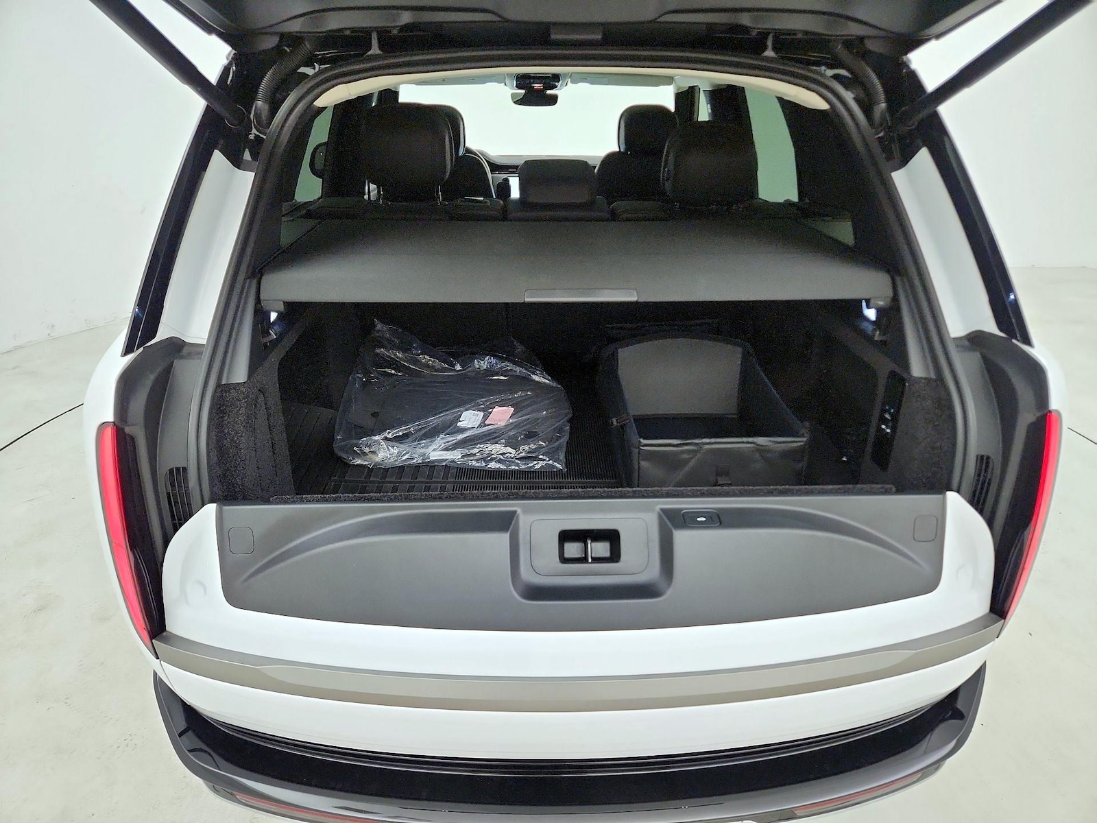 2025 Land Rover Range Rover SE - Photo 23