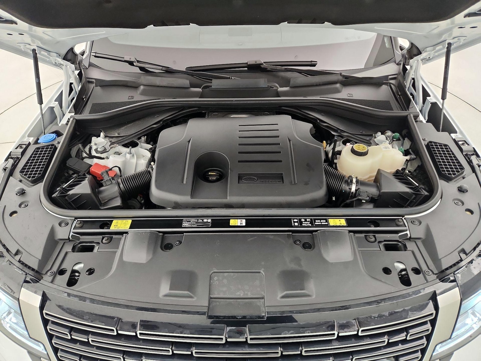 2025 Land Rover Range Rover SE - Photo 24