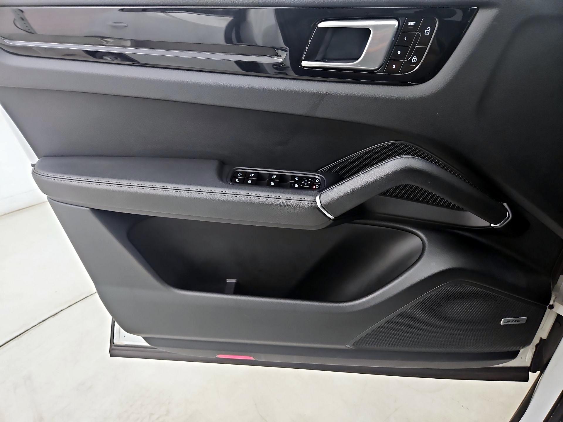 Thumbnail: 2019 Porsche Cayenne - 12
