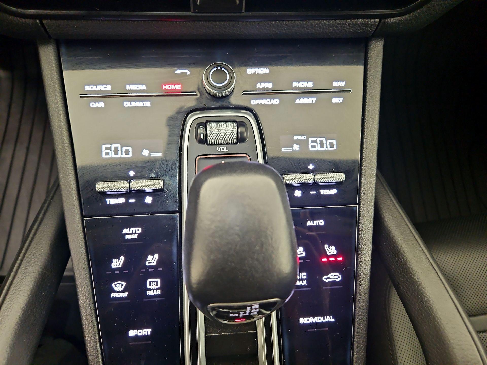 Thumbnail: 2019 Porsche Cayenne - 16