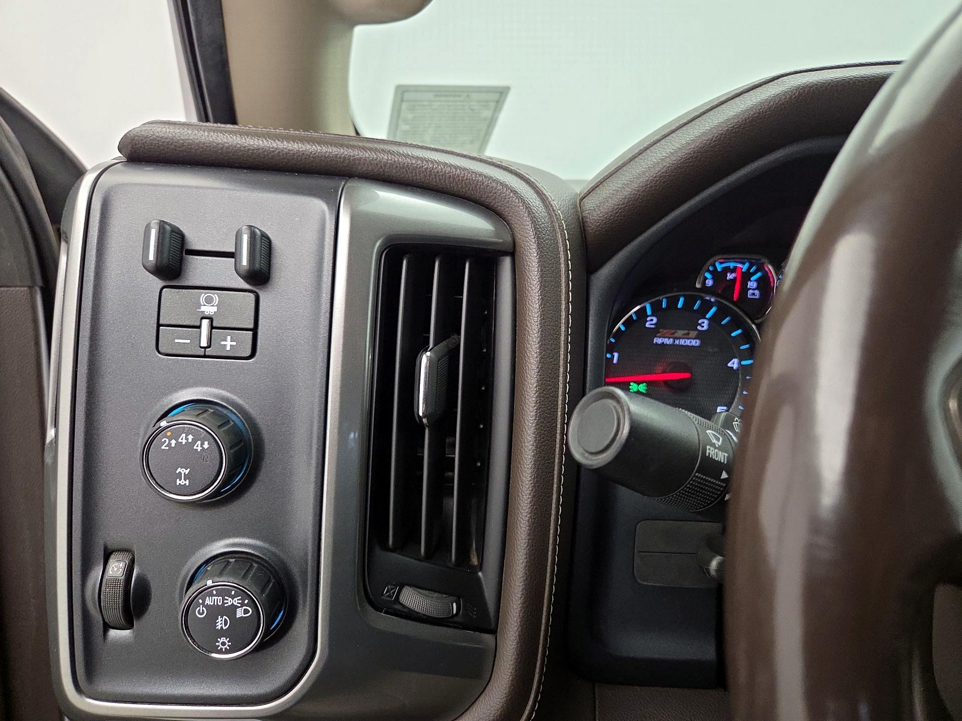 Thumbnail: 2018 Chevrolet Silverado 3500 - 13