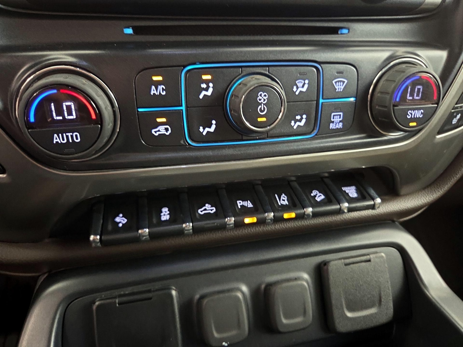 2018 Chevrolet Silverado 3500HD LTZ - Photo 18