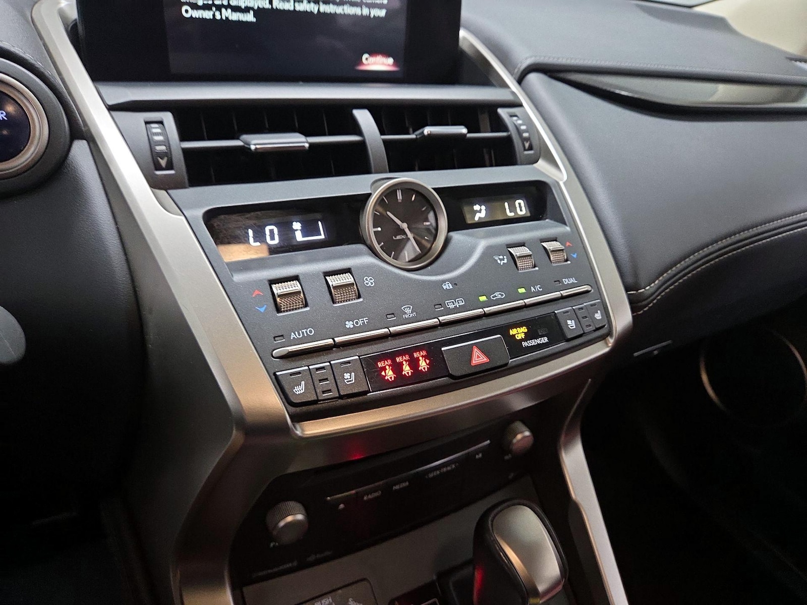 2021 Lexus NX Hybrid 300h - Photo 15