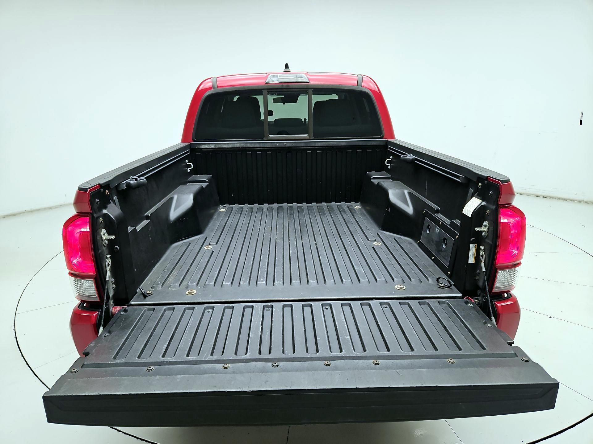 Thumbnail: 2021 Toyota Tacoma - 18