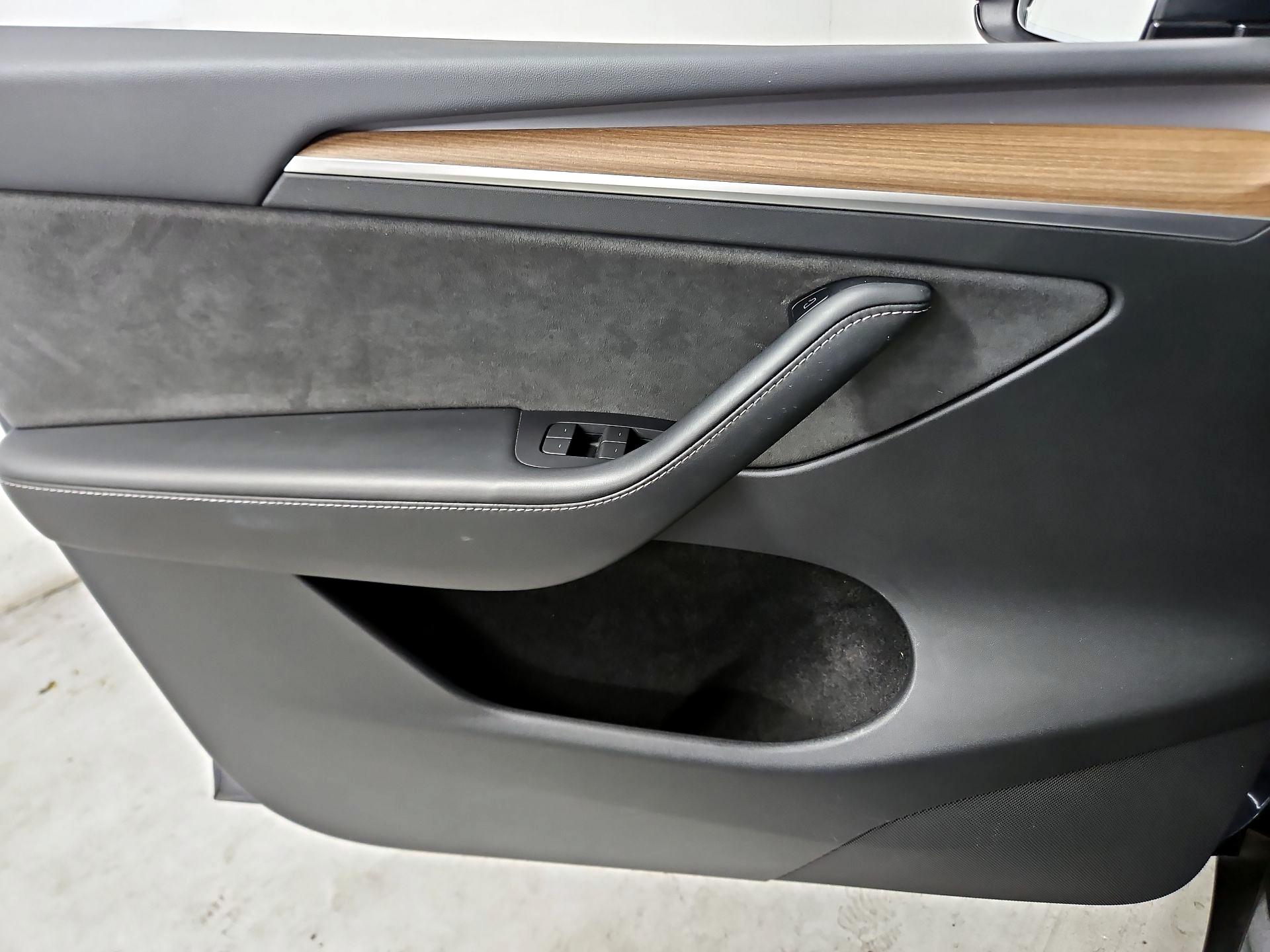 Thumbnail: 2023 Tesla Model Y - 12