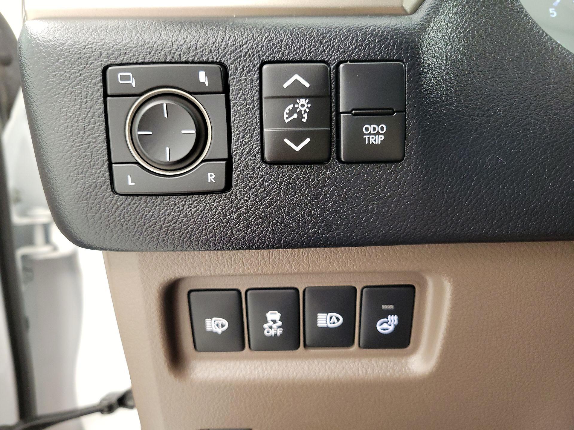 Thumbnail: 2021 Lexus GX - 13