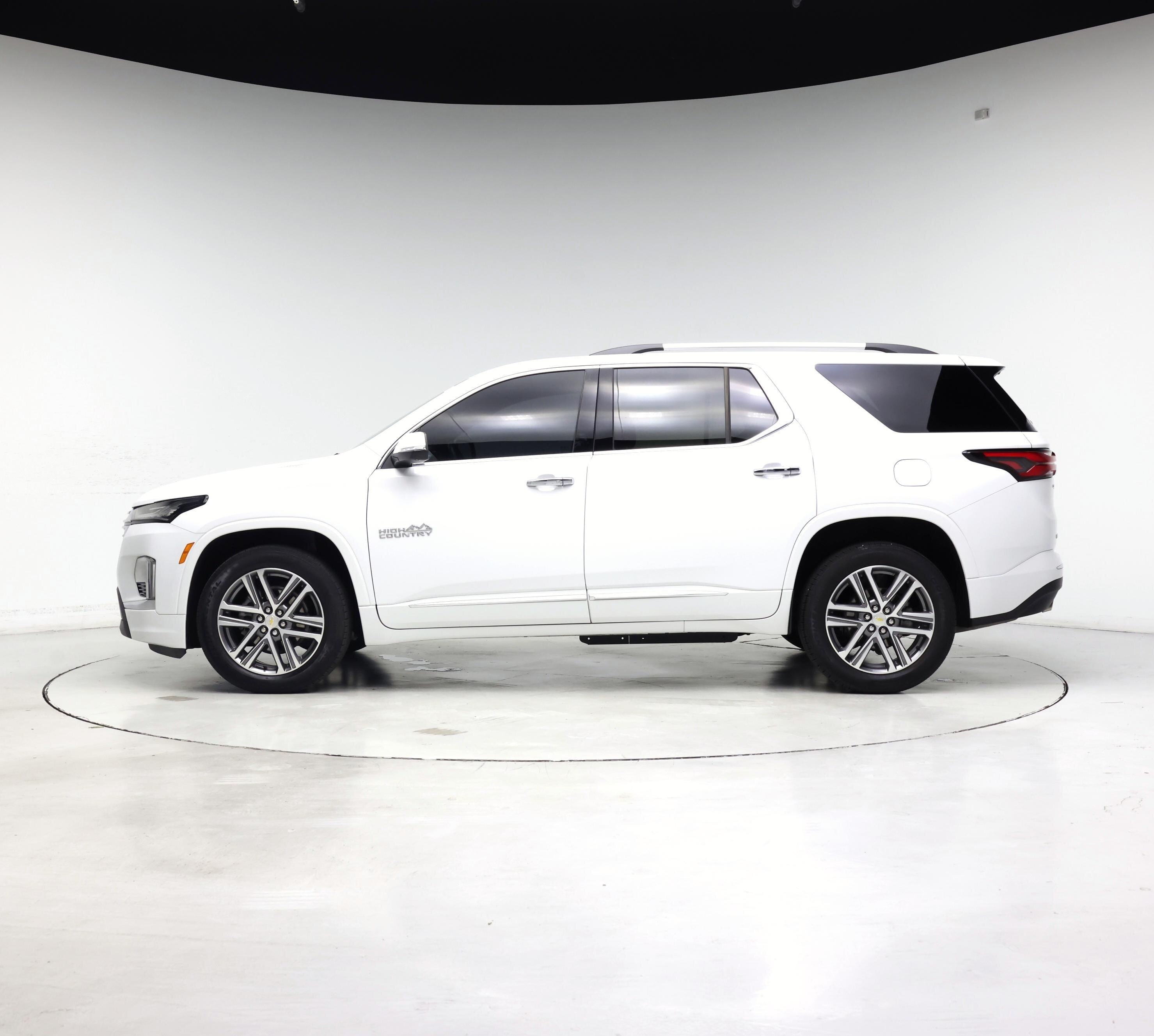 Thumbnail: 2023 Chevrolet Traverse - 3