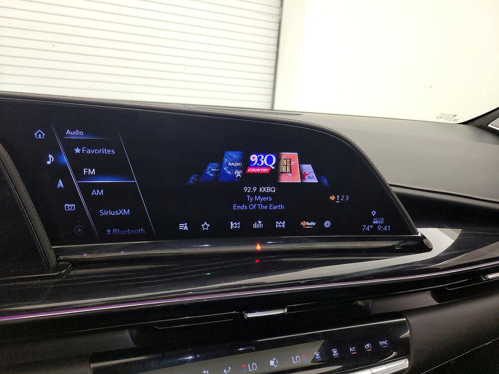 2023 Cadillac Escalade V-Series - Photo 17