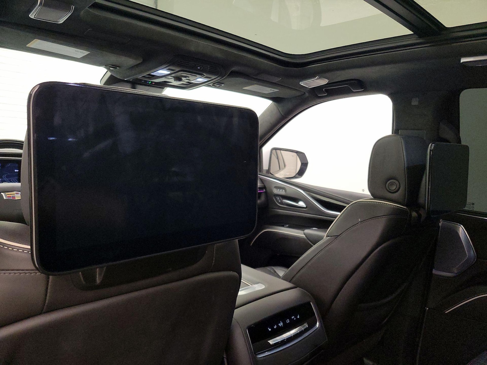 2023 Cadillac Escalade V-Series - Photo 27