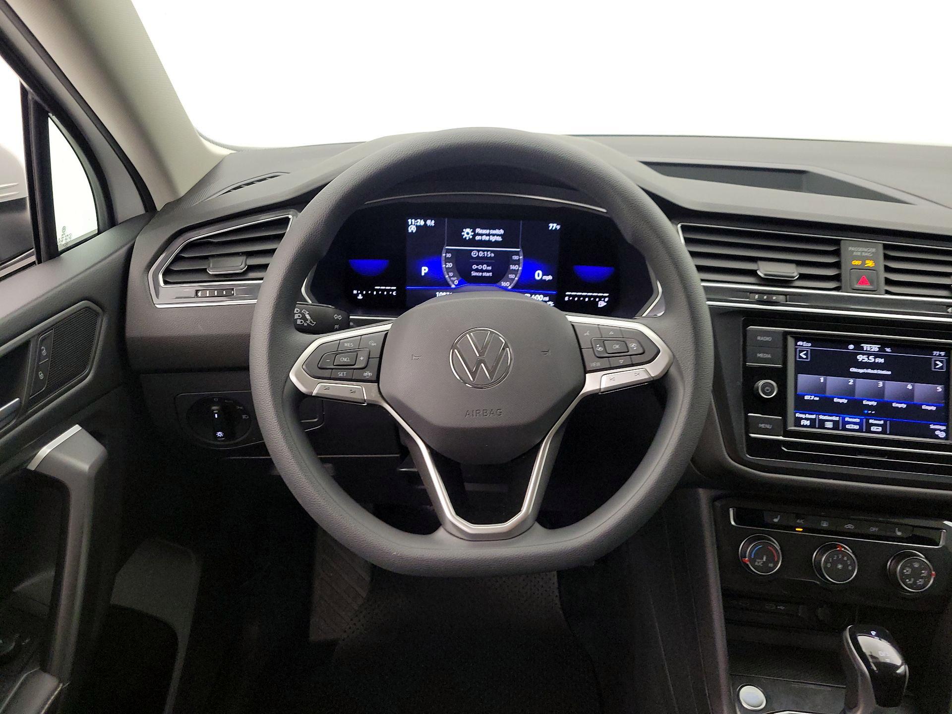 Thumbnail: 2022 Volkswagen Tiguan - 10
