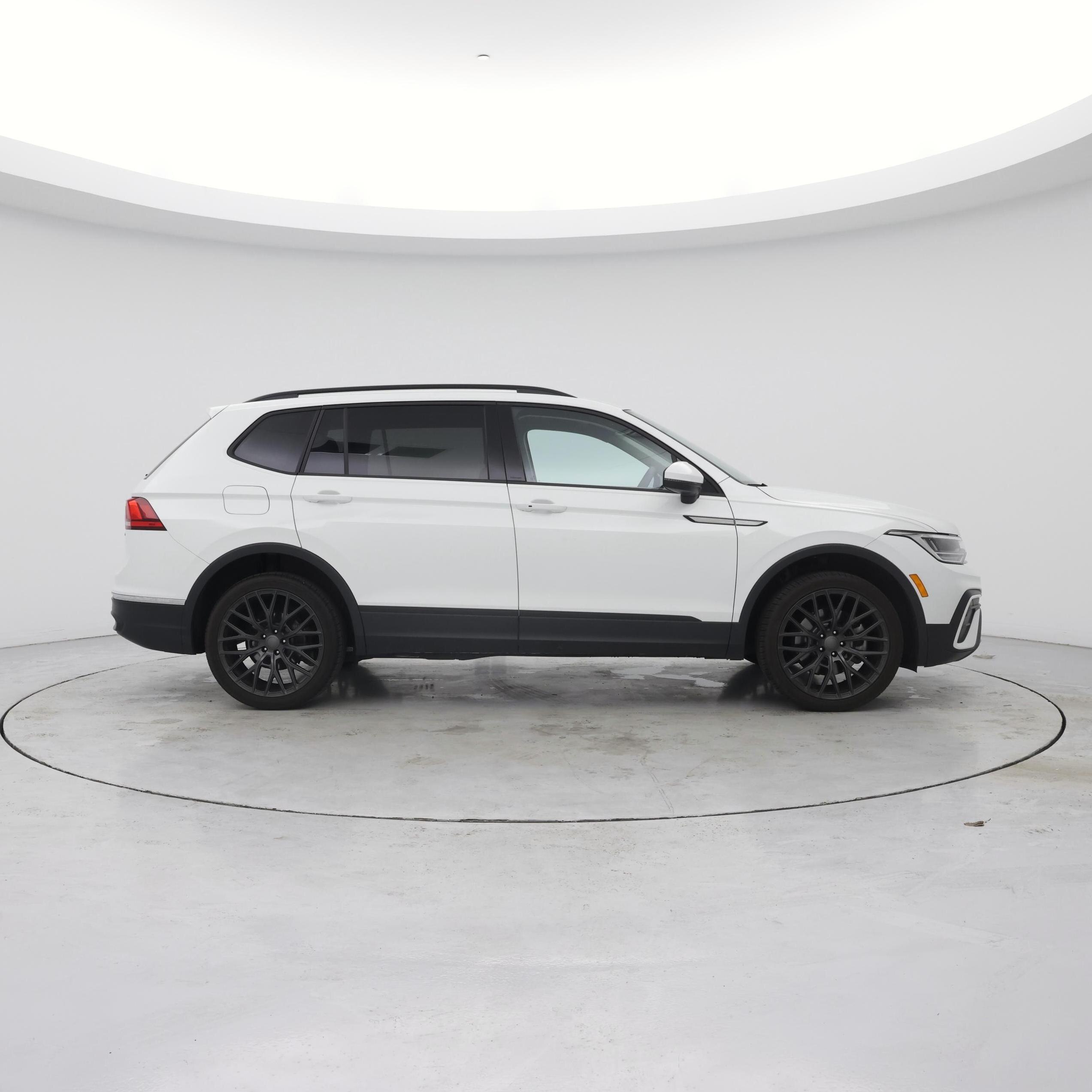 Thumbnail: 2022 Volkswagen Tiguan - 7