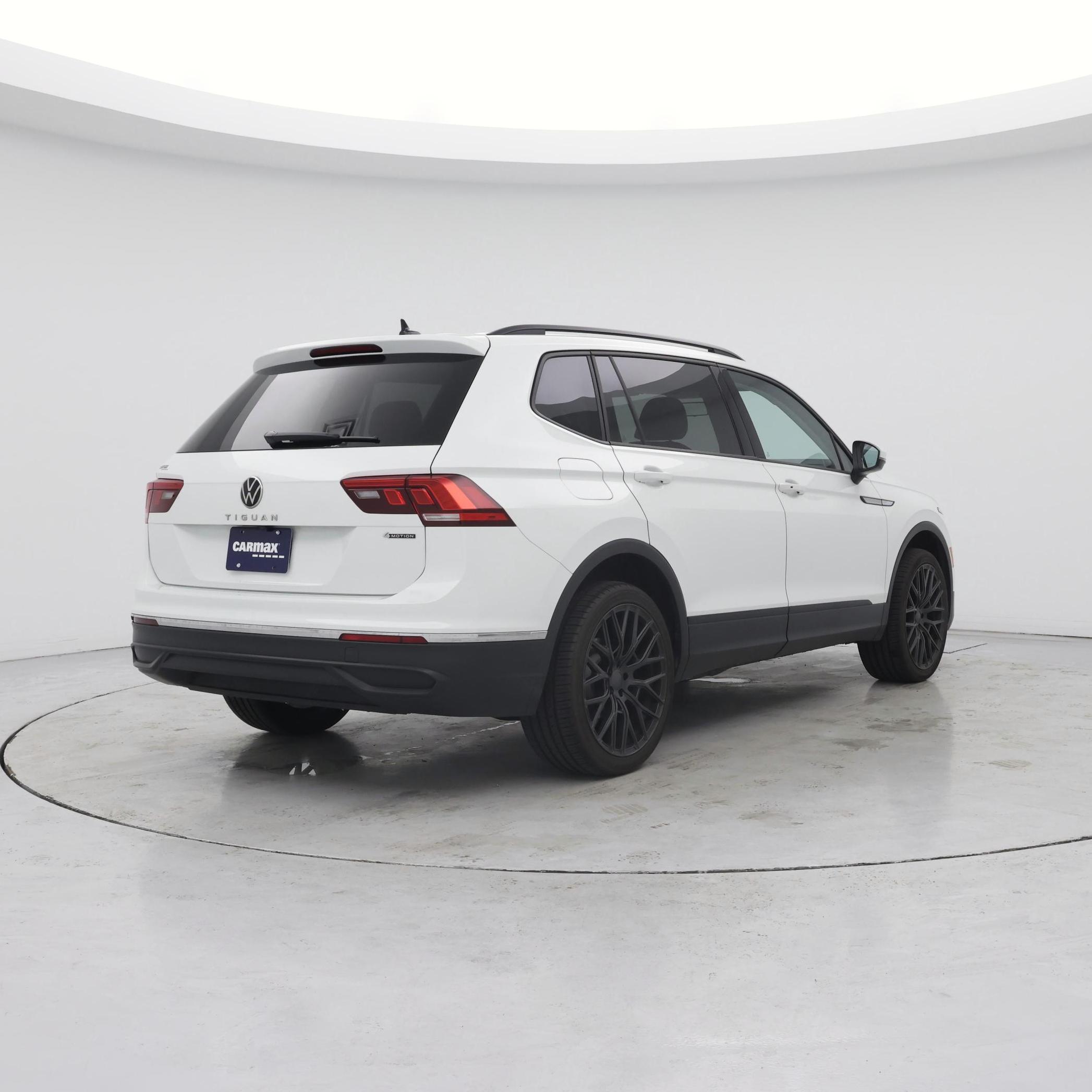 Thumbnail: 2022 Volkswagen Tiguan - 8