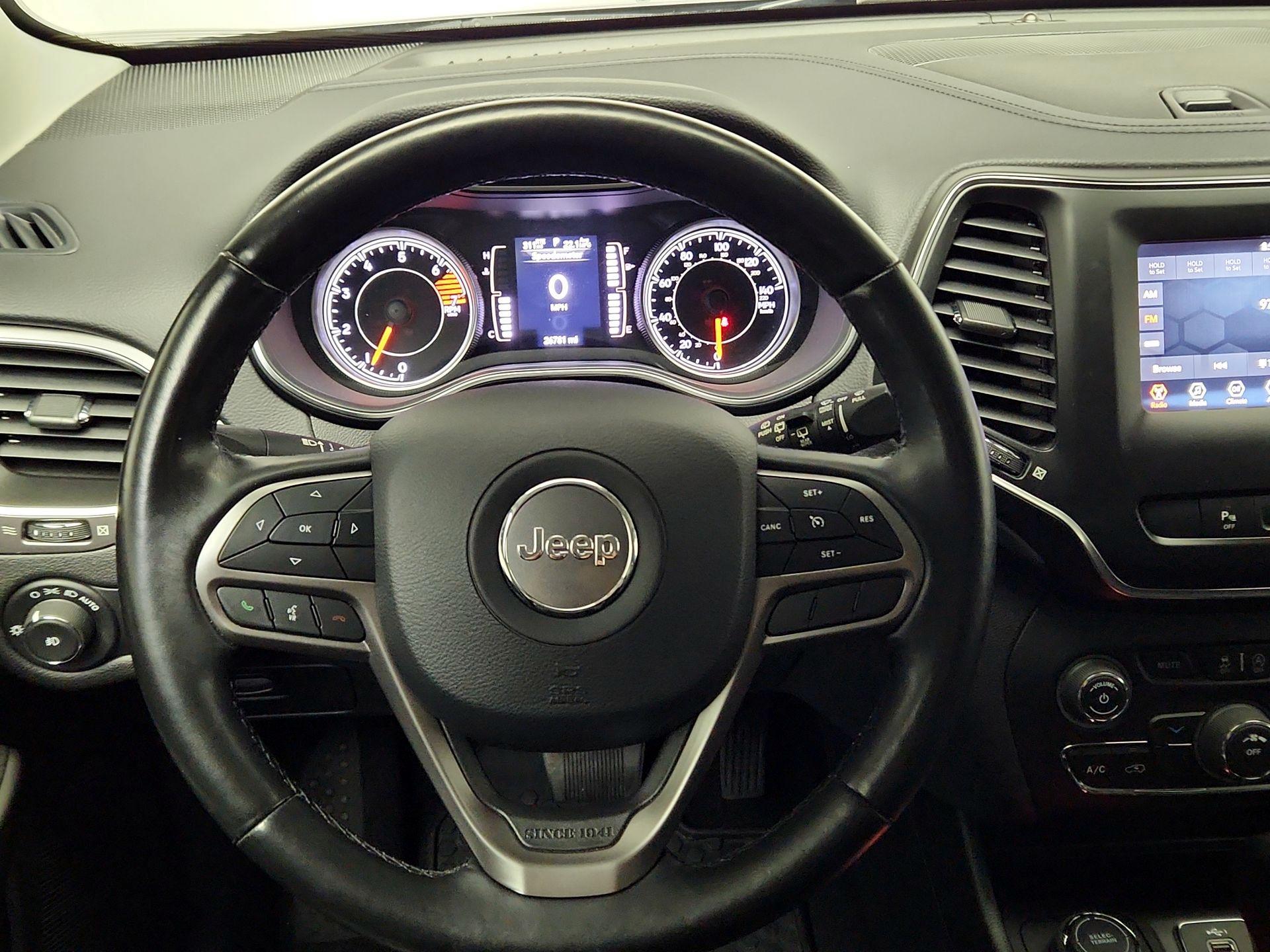 Thumbnail: 2020 Jeep Cherokee - 10