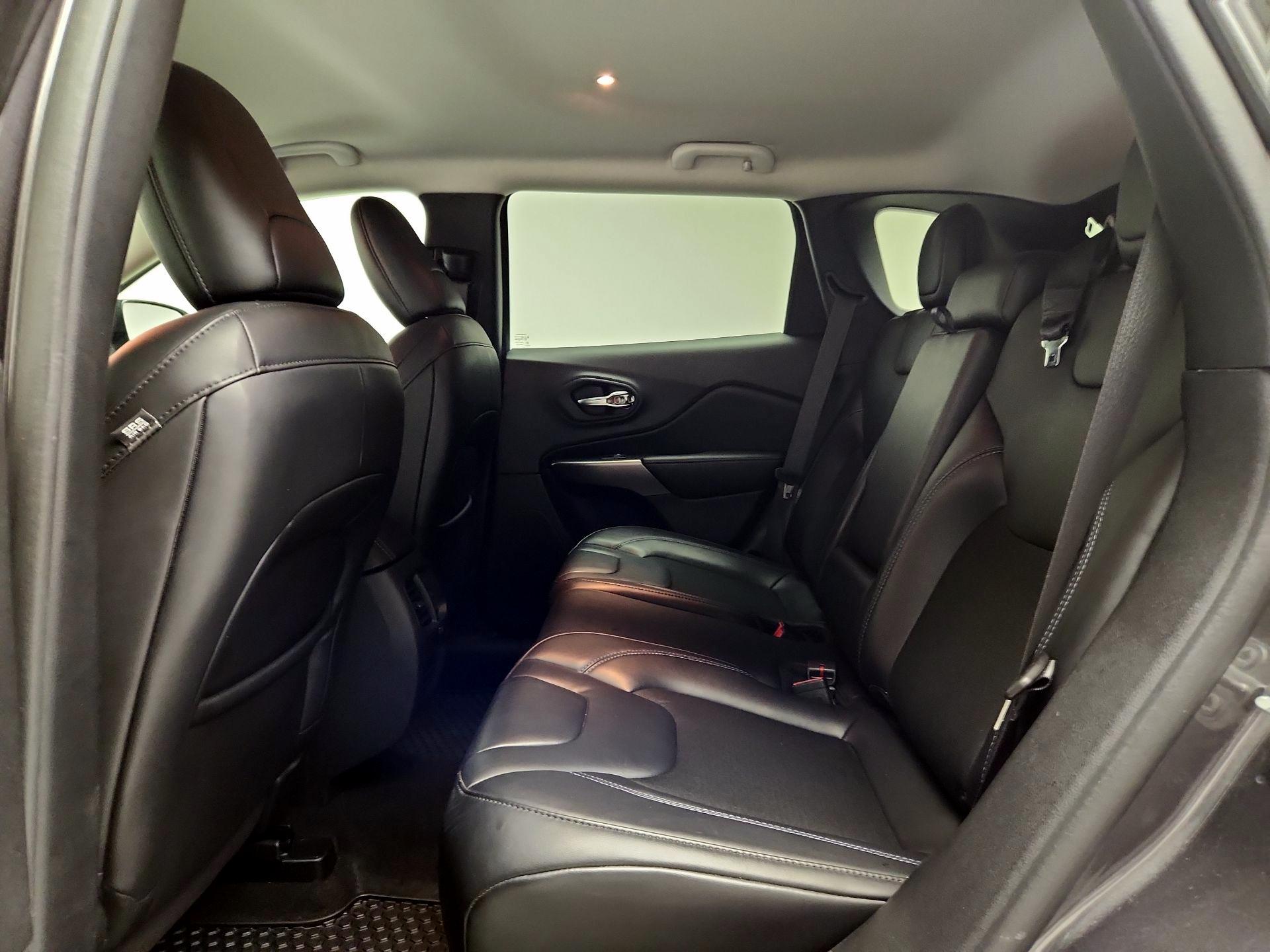 Thumbnail: 2020 Jeep Cherokee - 19