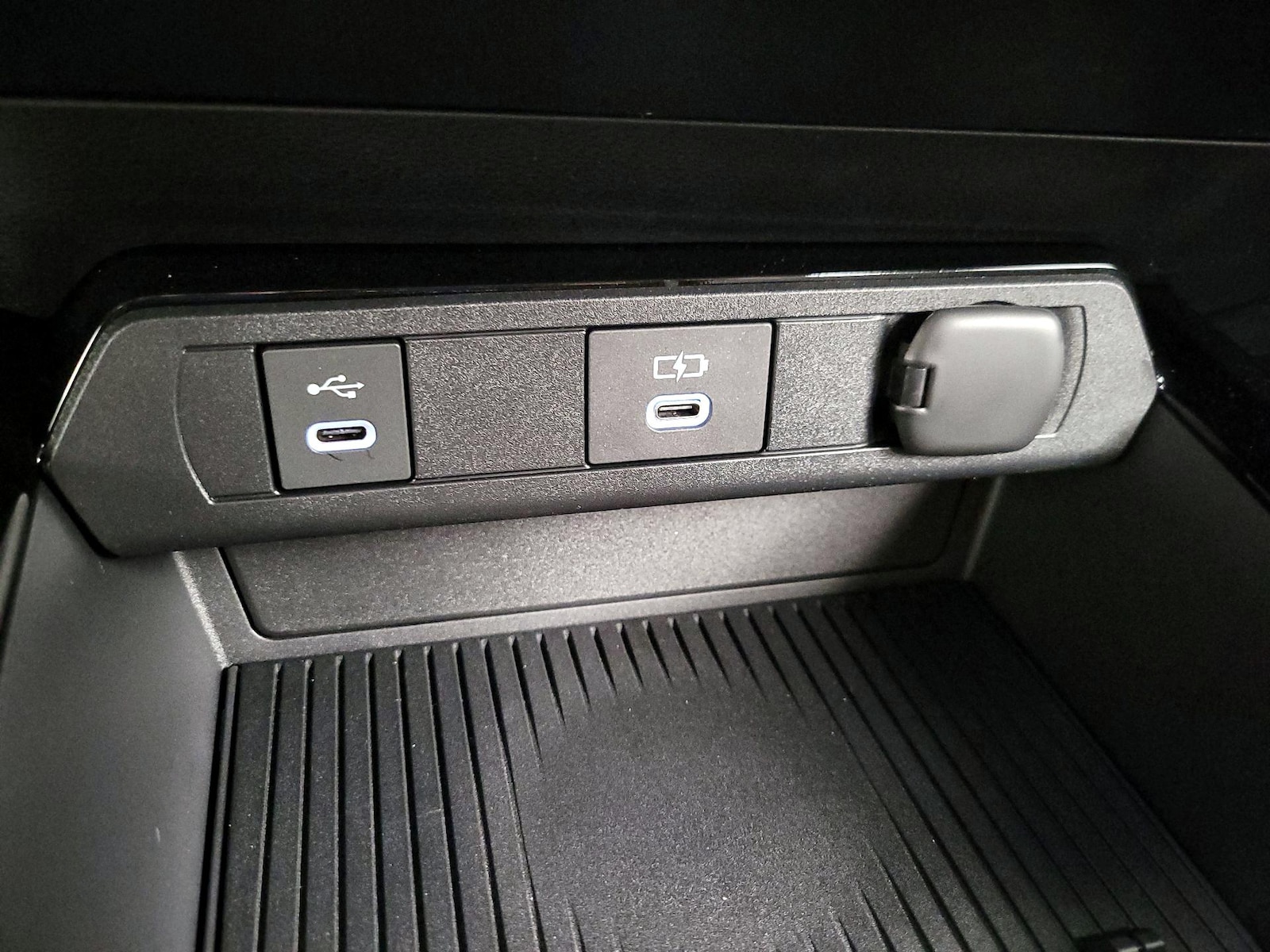 2026 Toyota Prius Plug-in Hybrid XSE - Photo 20