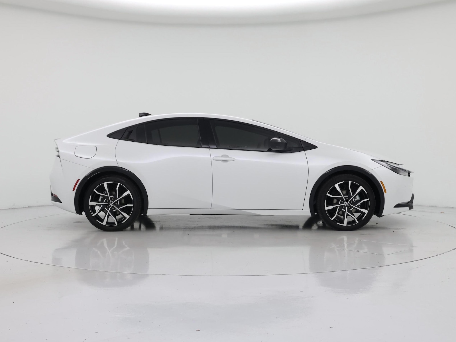 2026 Toyota Prius Plug-in Hybrid XSE - Photo 8