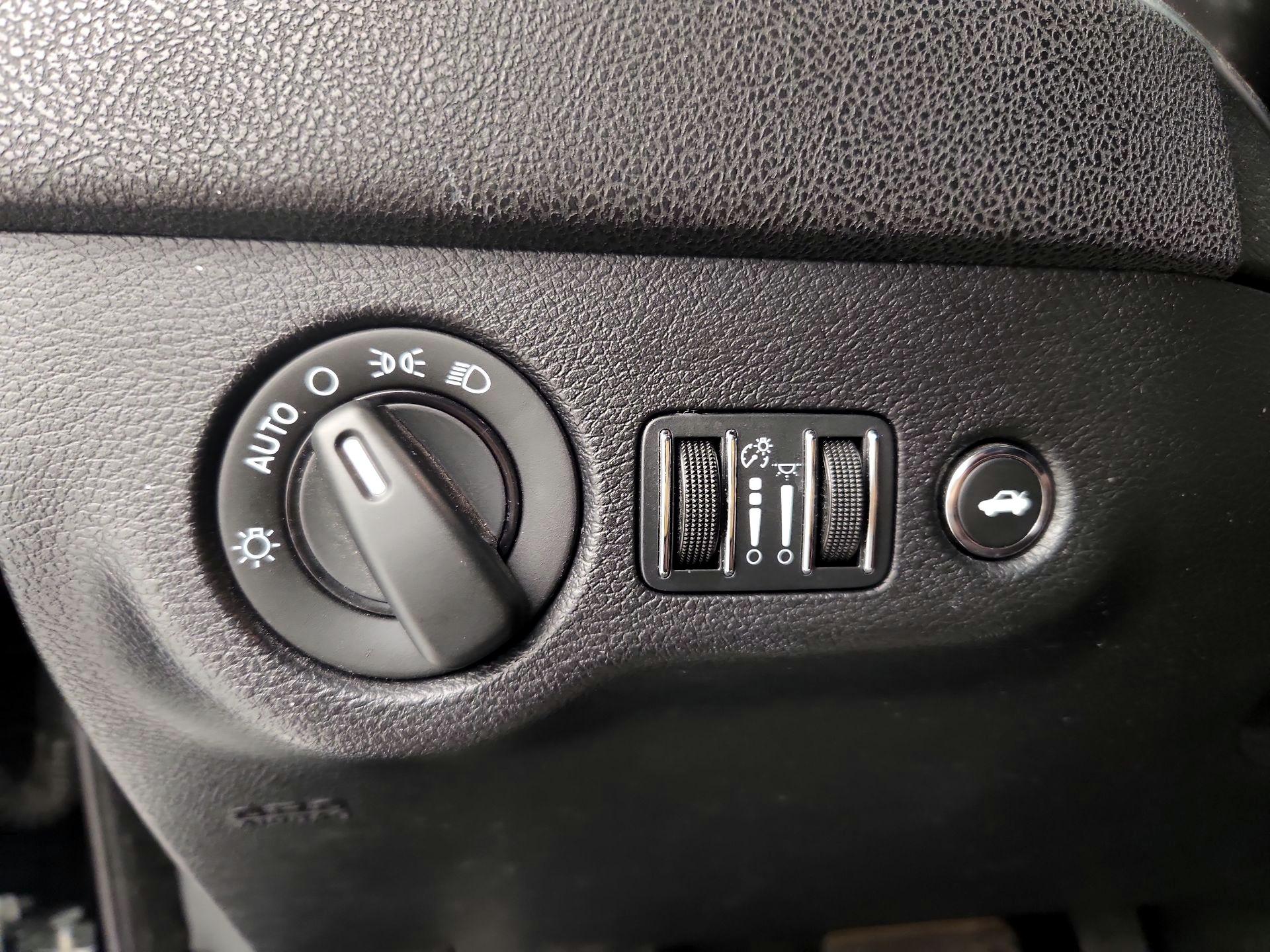 Thumbnail: 2015 Dodge Charger - 13