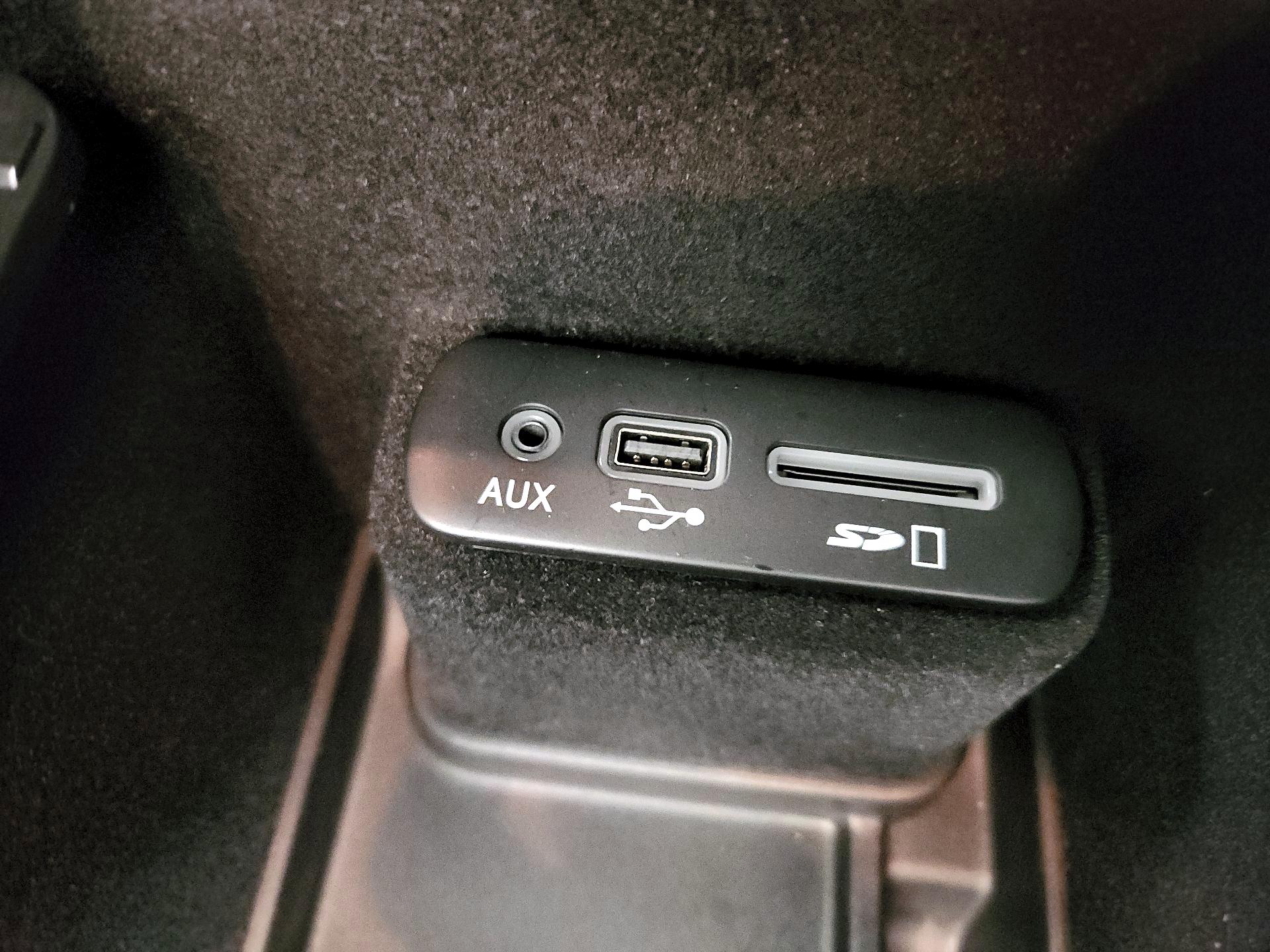 Thumbnail: 2015 Dodge Charger - 17