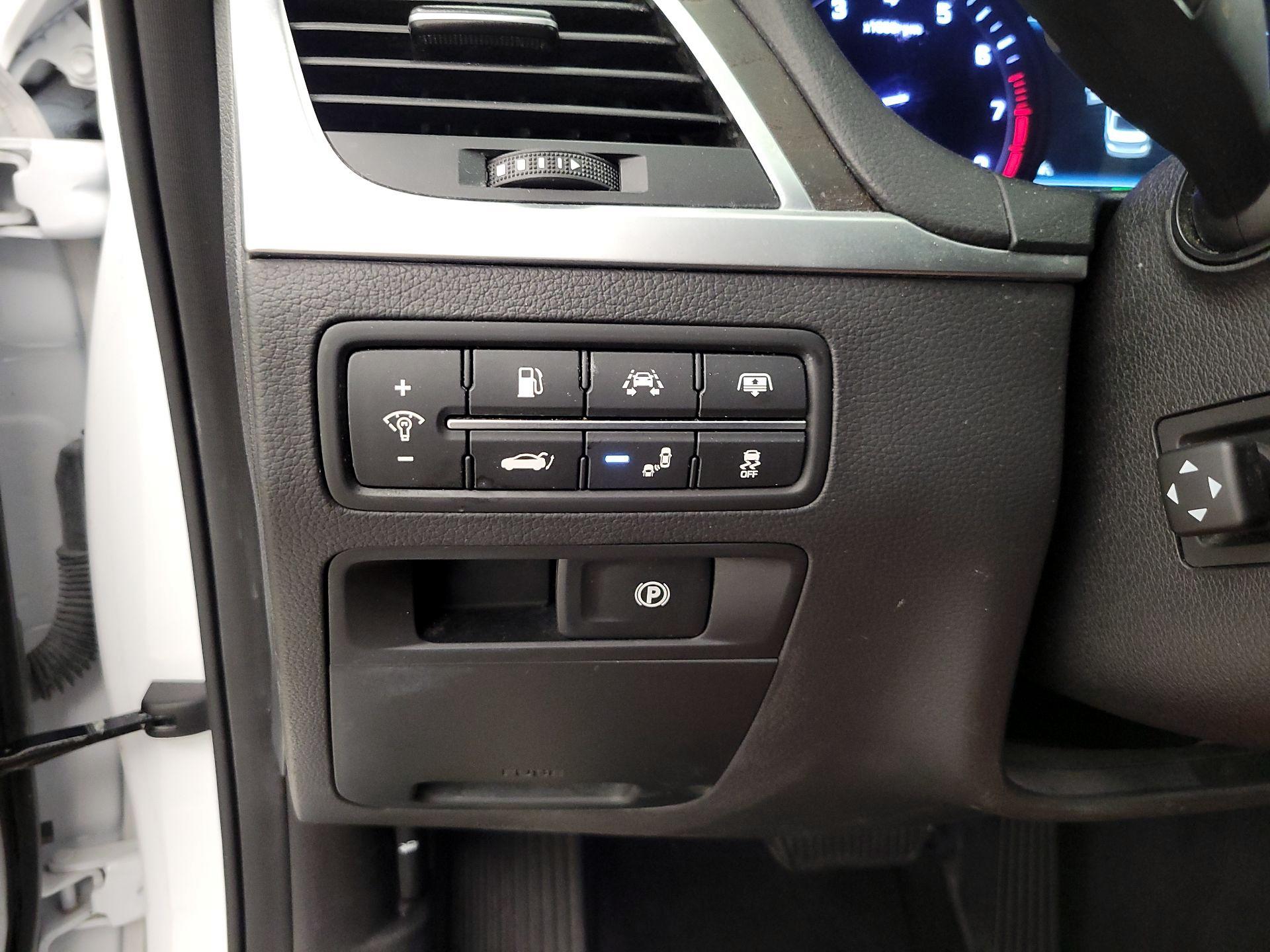 Thumbnail: 2019 Genesis G80 - 13