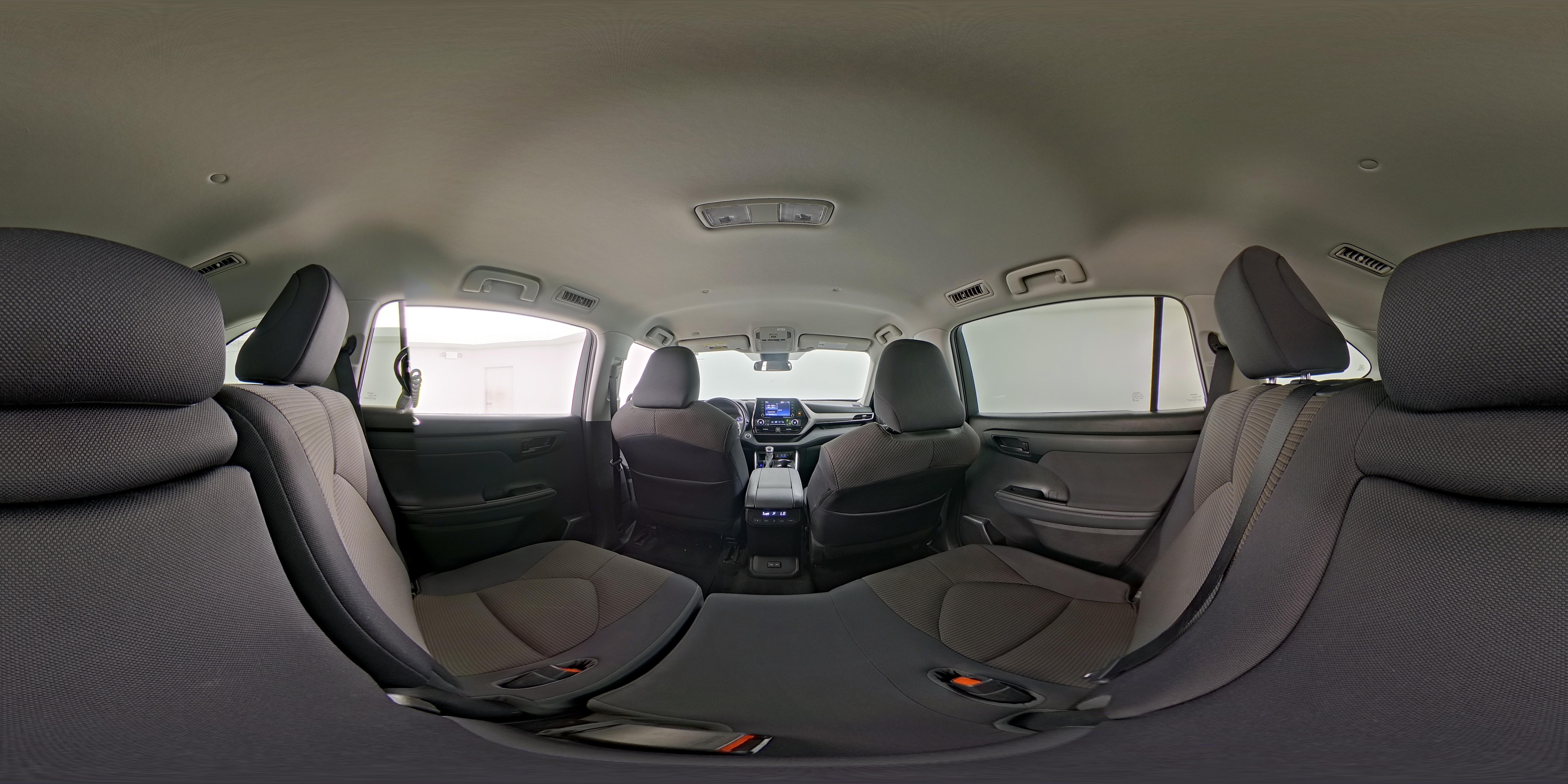 2022 Toyota Highlander LE - Photo 26