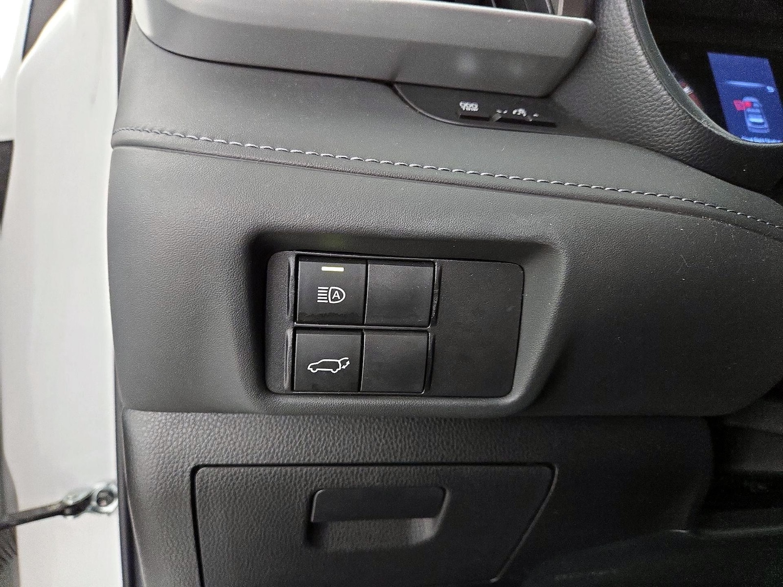 2022 Toyota Highlander LE - Photo 14