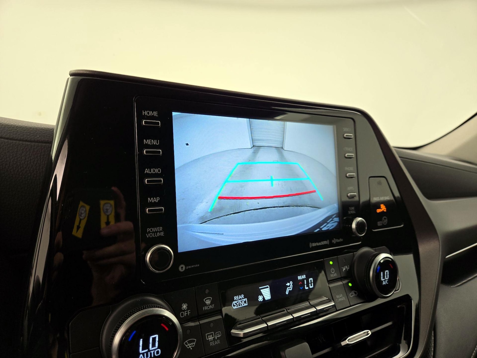 2022 Toyota Highlander LE - Photo 15