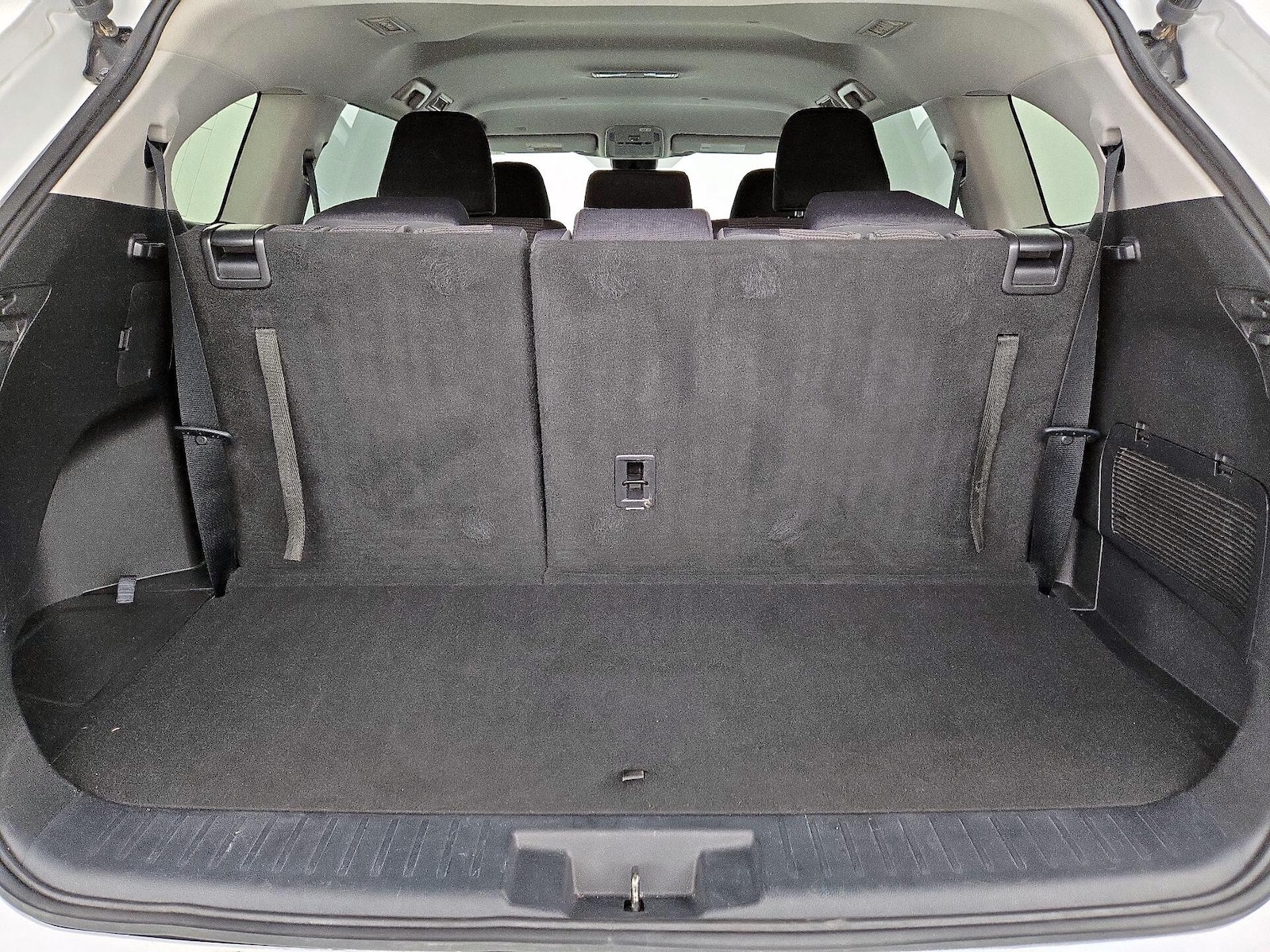 2022 Toyota Highlander LE - Photo 22