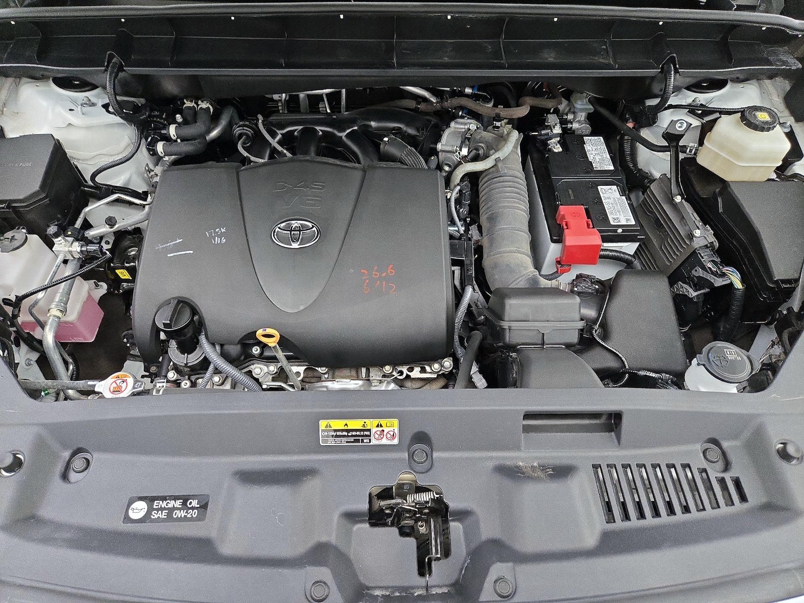 2022 Toyota Highlander LE - Photo 23