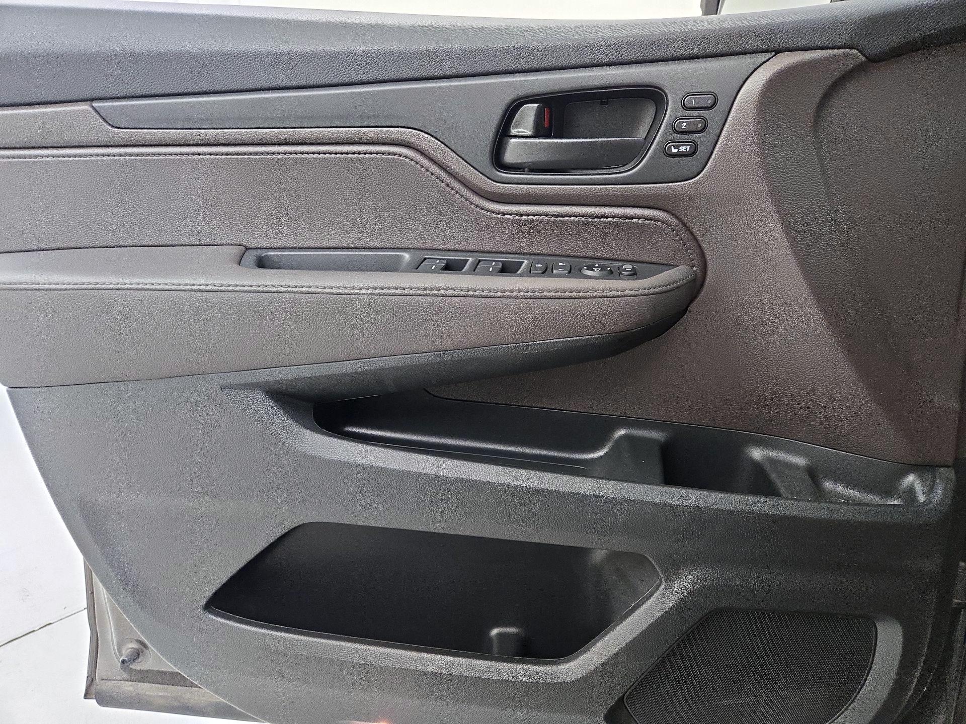 Thumbnail: 2019 Honda Odyssey - 12