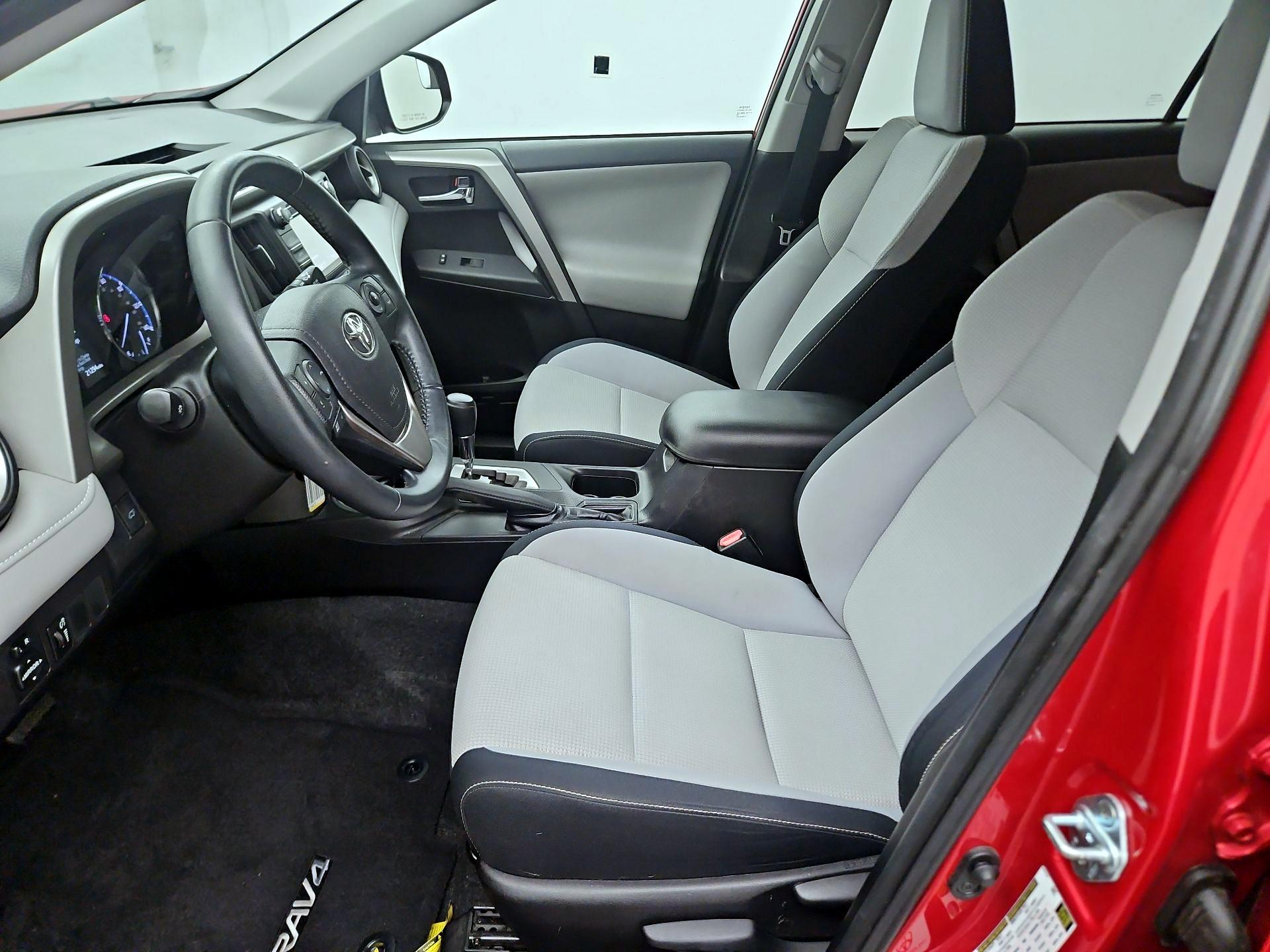 Thumbnail: 2016 Toyota RAV4 - 11