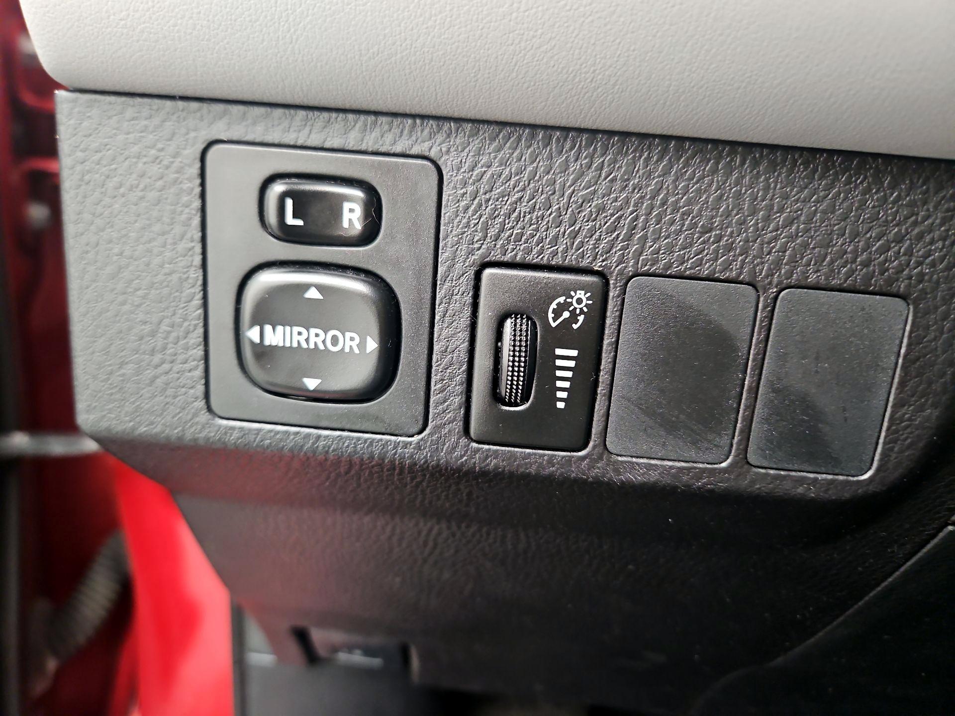 Thumbnail: 2016 Toyota RAV4 - 13