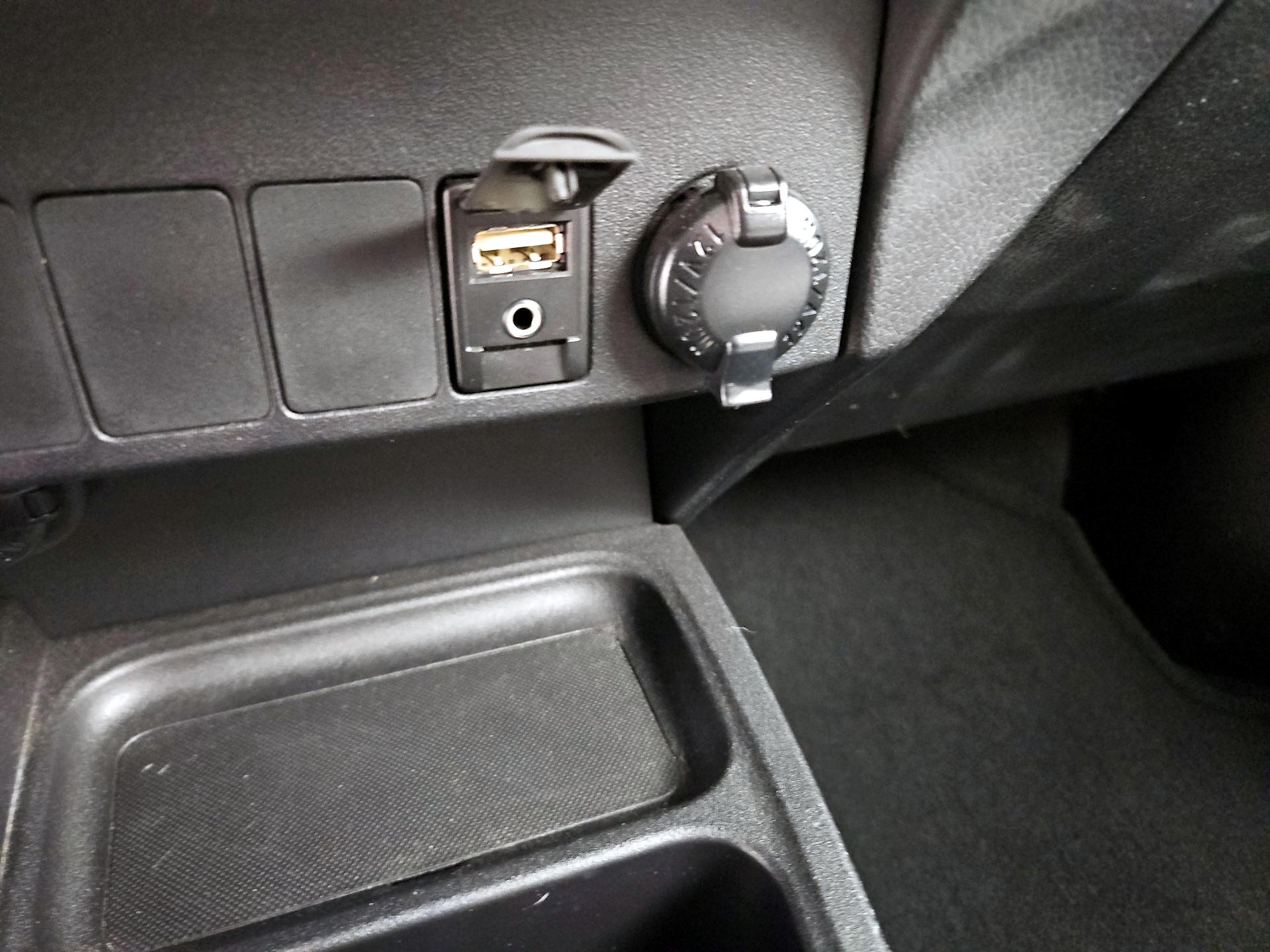 Thumbnail: 2016 Toyota RAV4 - 18