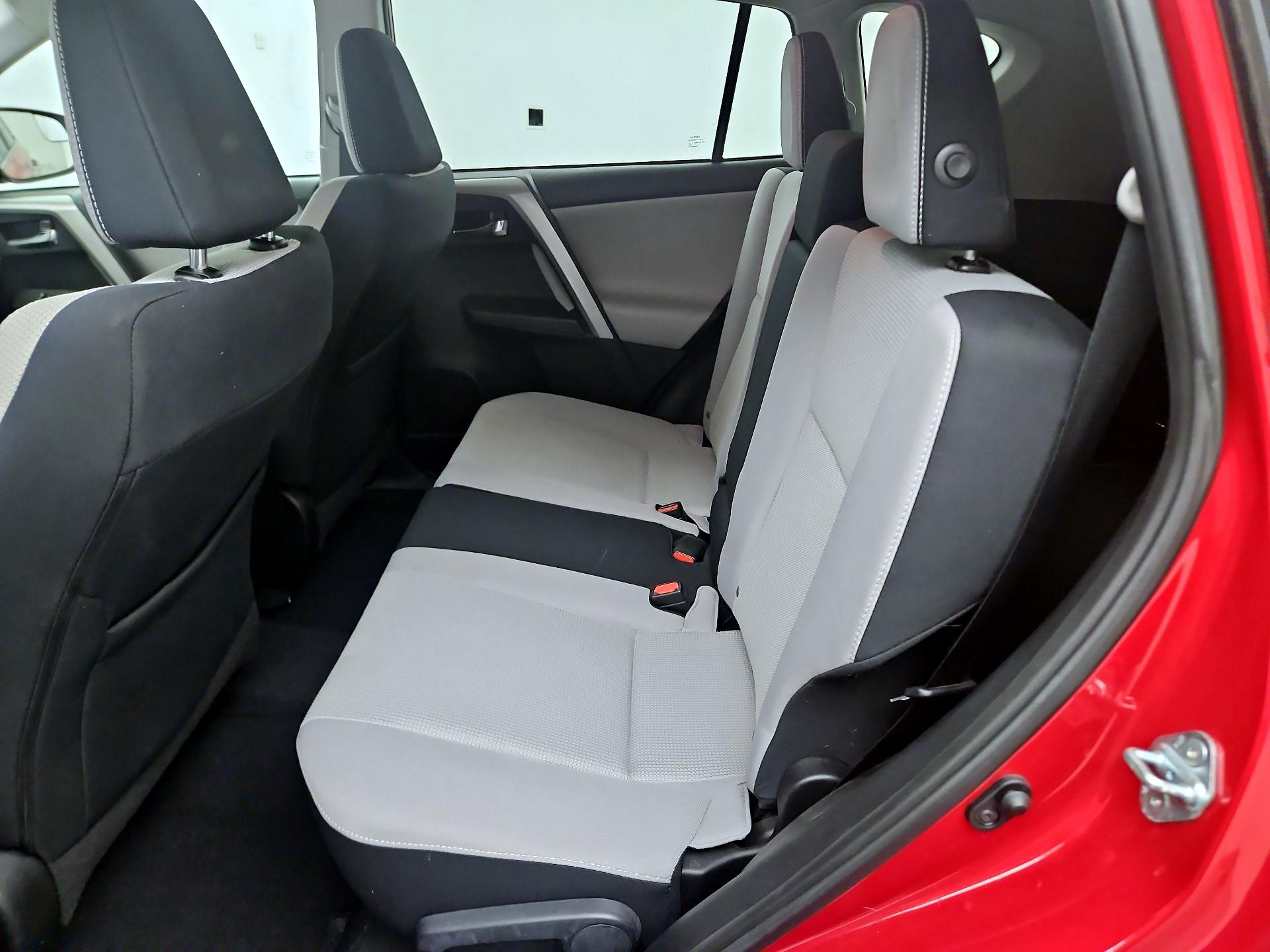 Thumbnail: 2016 Toyota RAV4 - 20