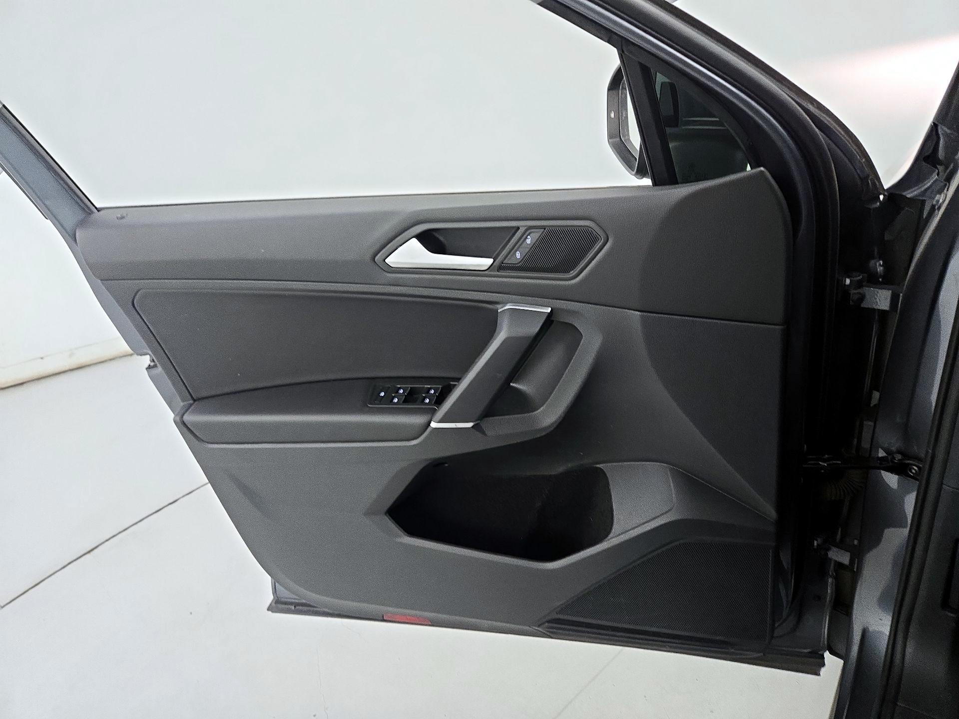 Thumbnail: 2020 Volkswagen Tiguan - 12